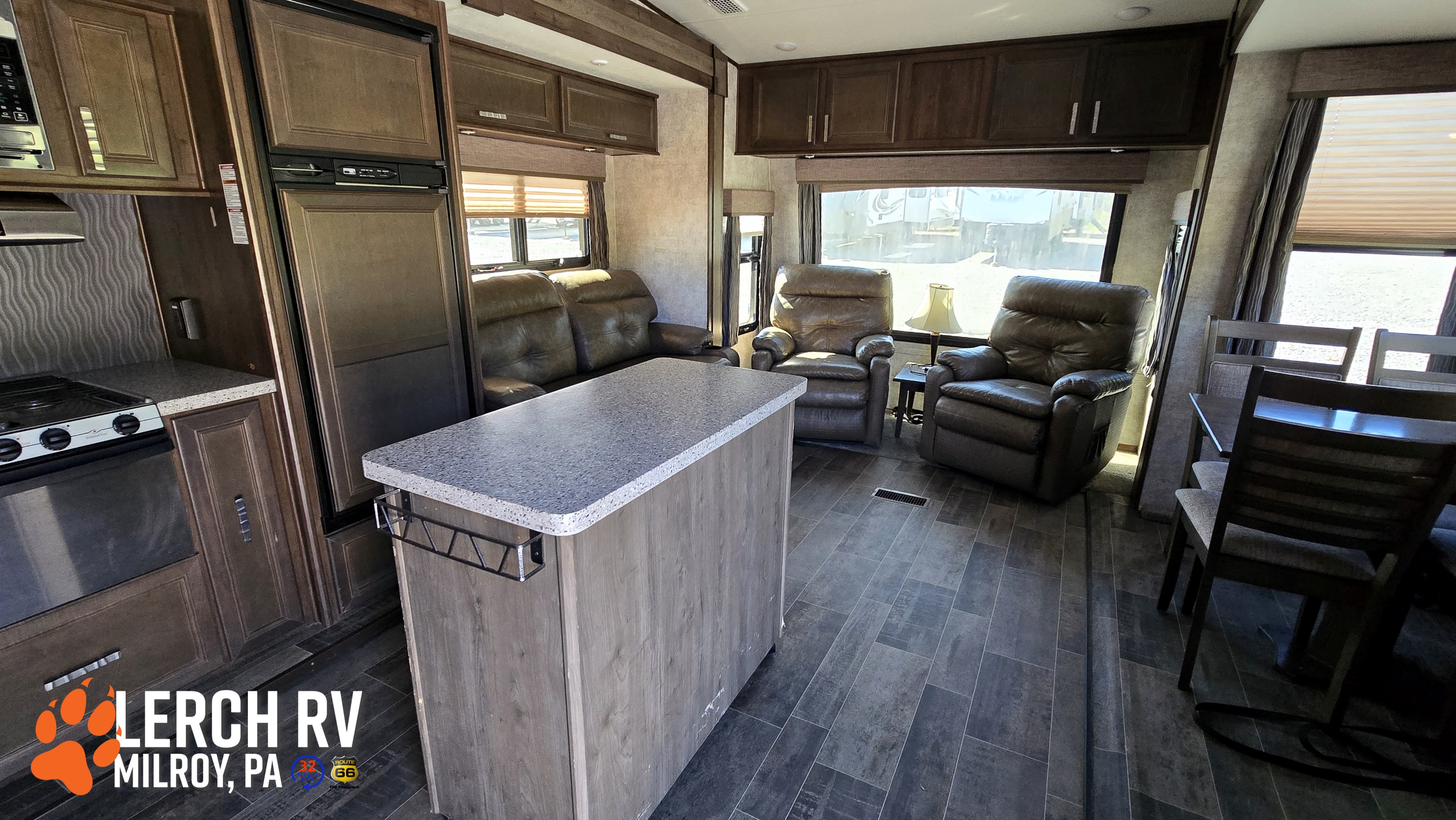 2017 Highland Ridge Roamer RT340FLR - Image 9