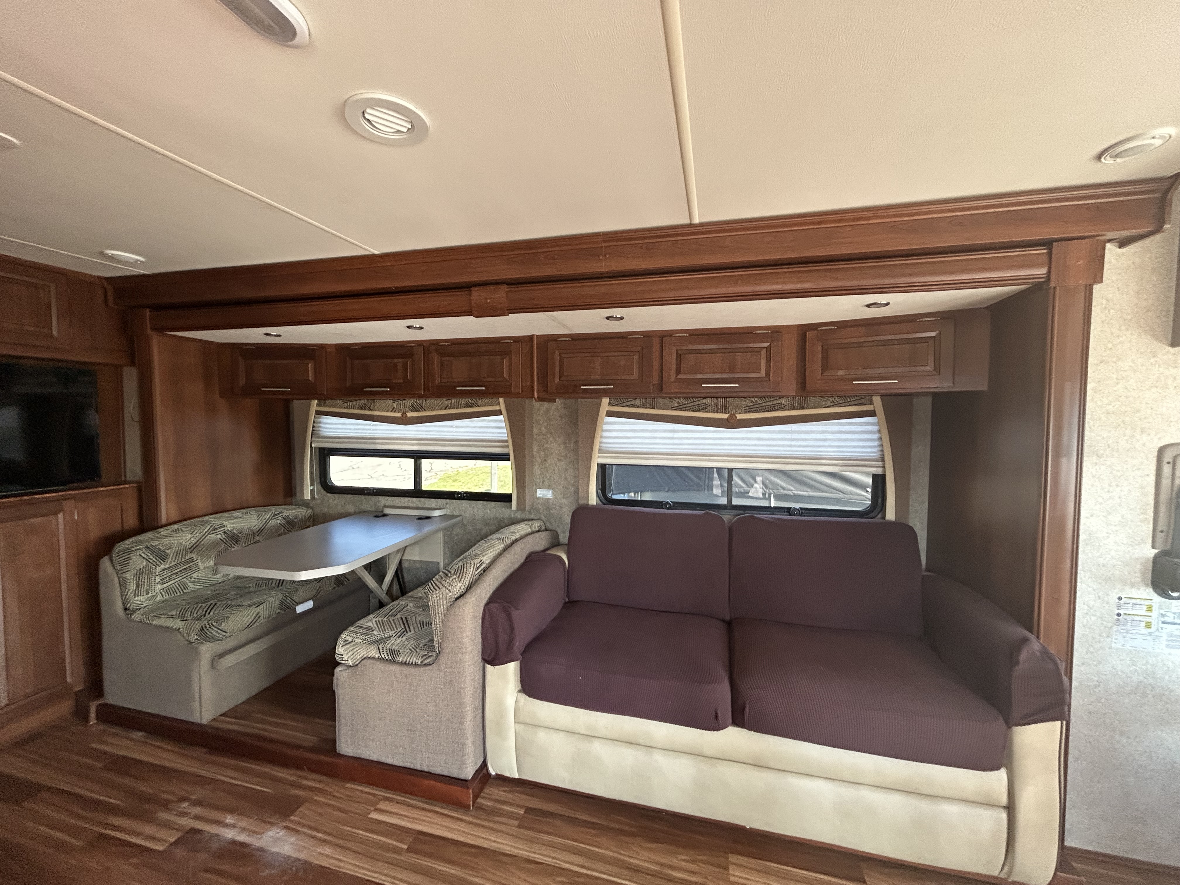 2015 Forest River Georgetown 328TS - Image 11