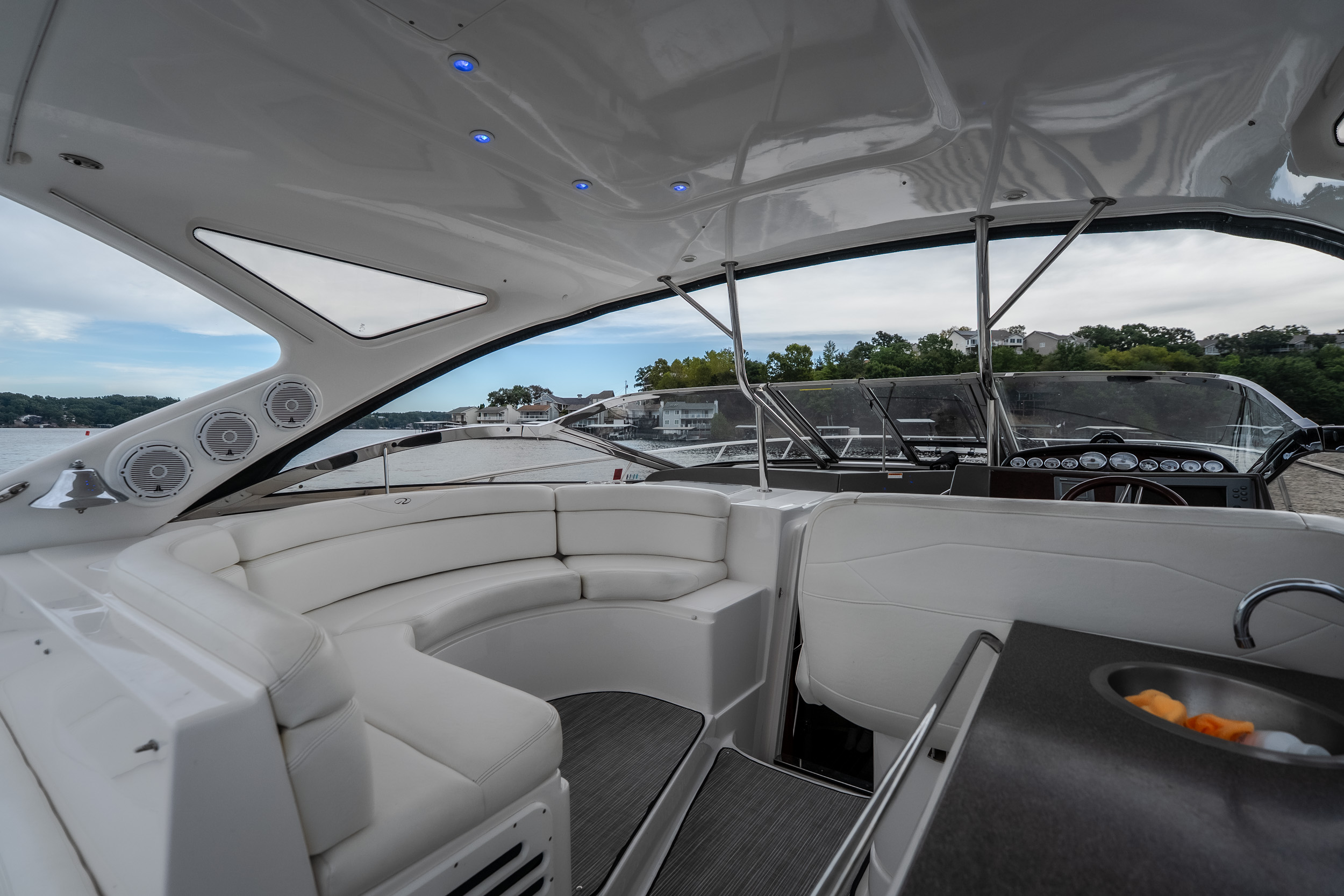 2009 Regal 4460 Express Cruiser - Image 13