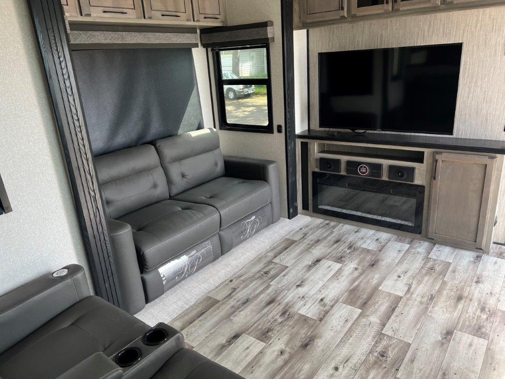 2022 KZ RV Venom V4113TK - Image 10
