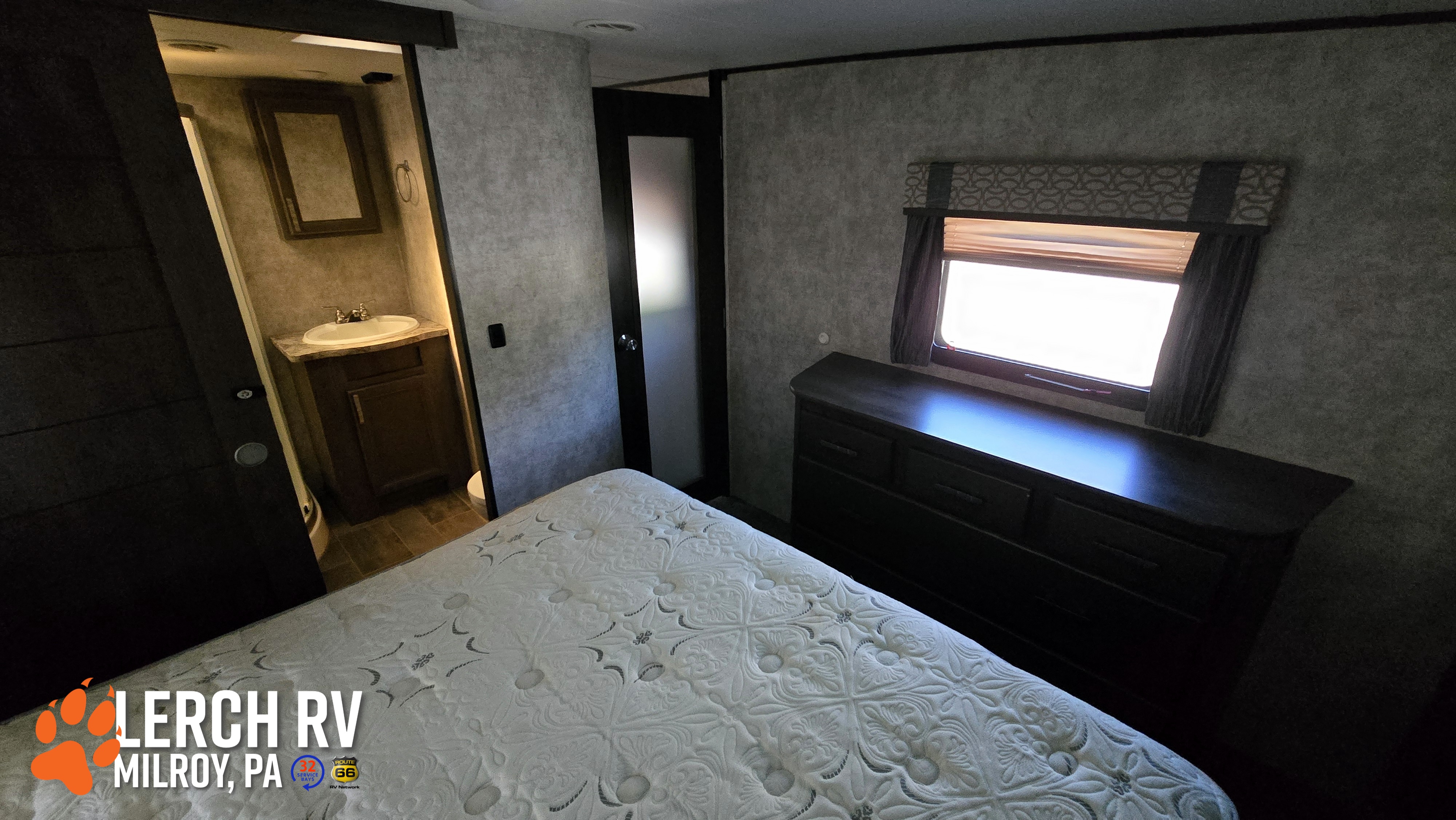 2017 Highland Ridge Roamer RT340FLR - Image 29