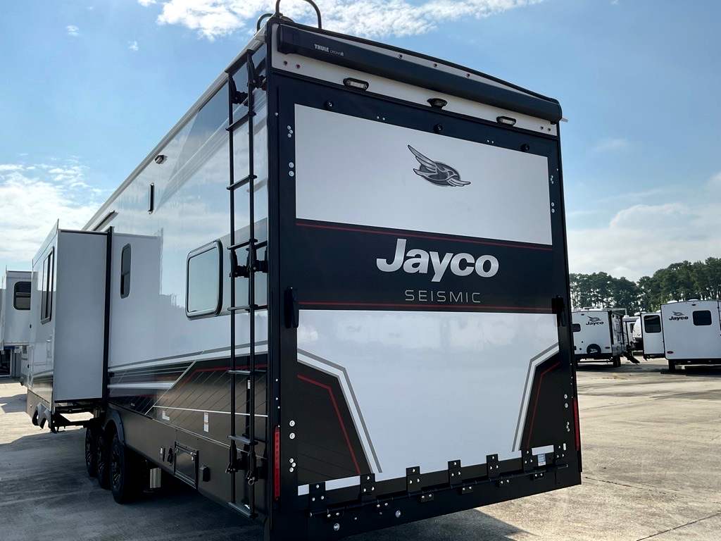 2026 JAYCO SEISMIC 395 - Image 12