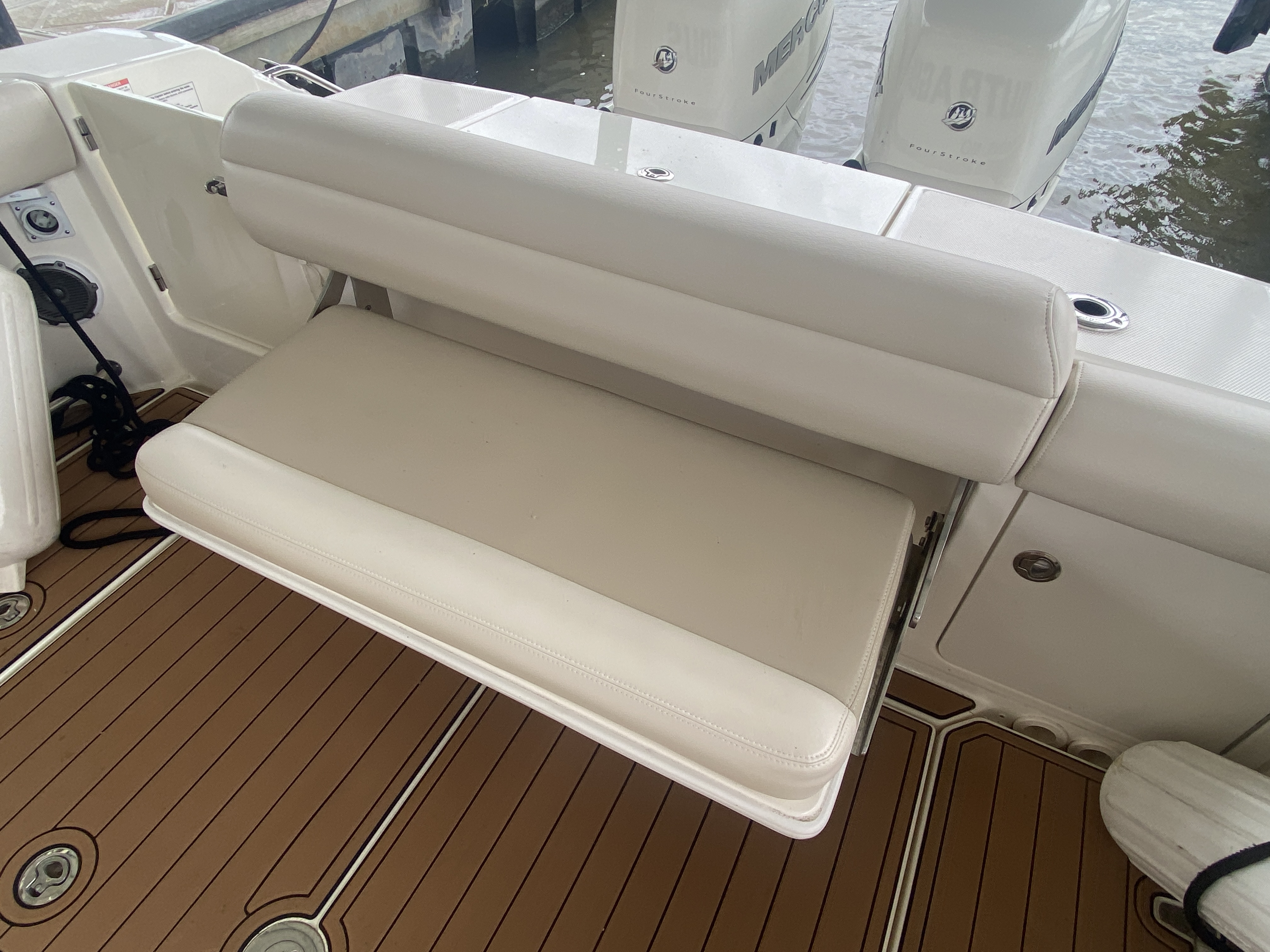 2016 Boston Whaler 330 Outrage - Image 16