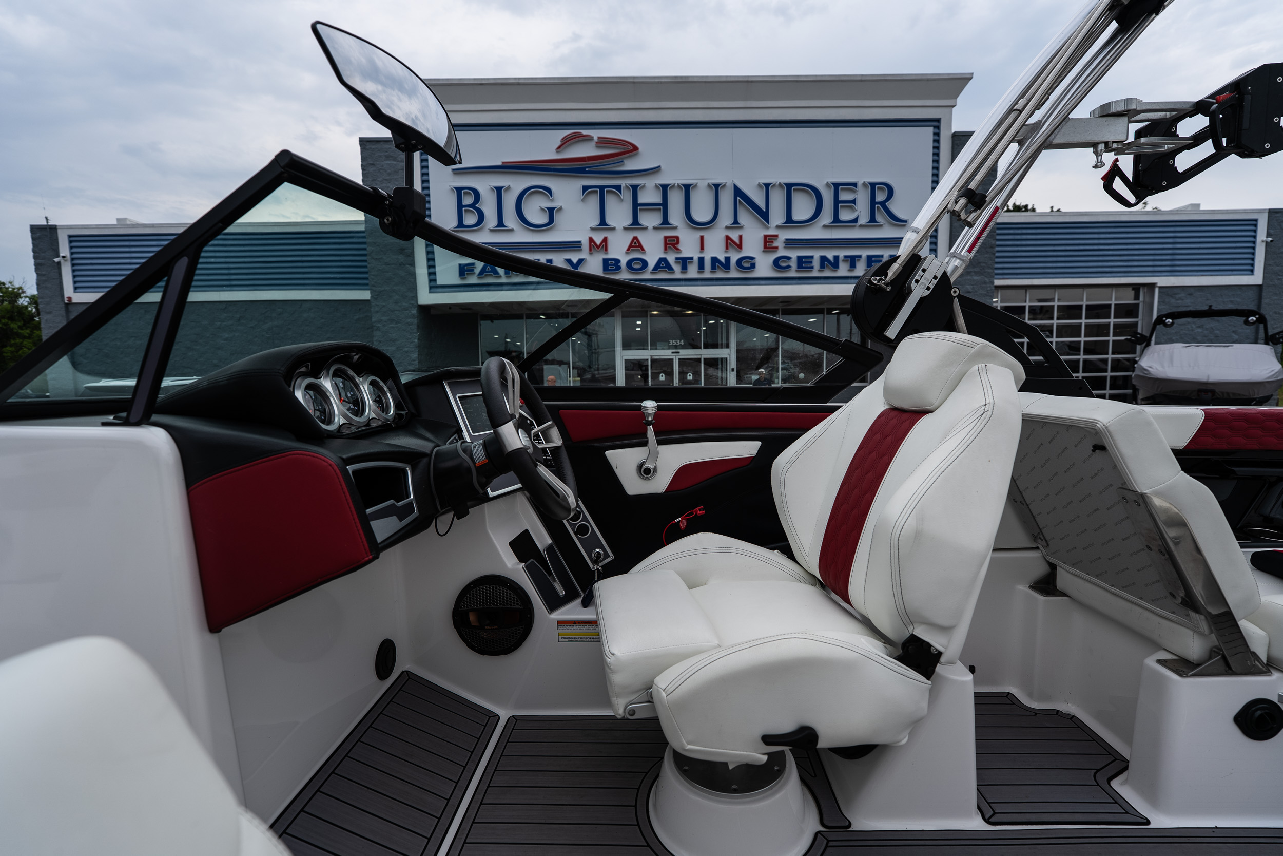 2023 MasterCraft XT24 - Image 24