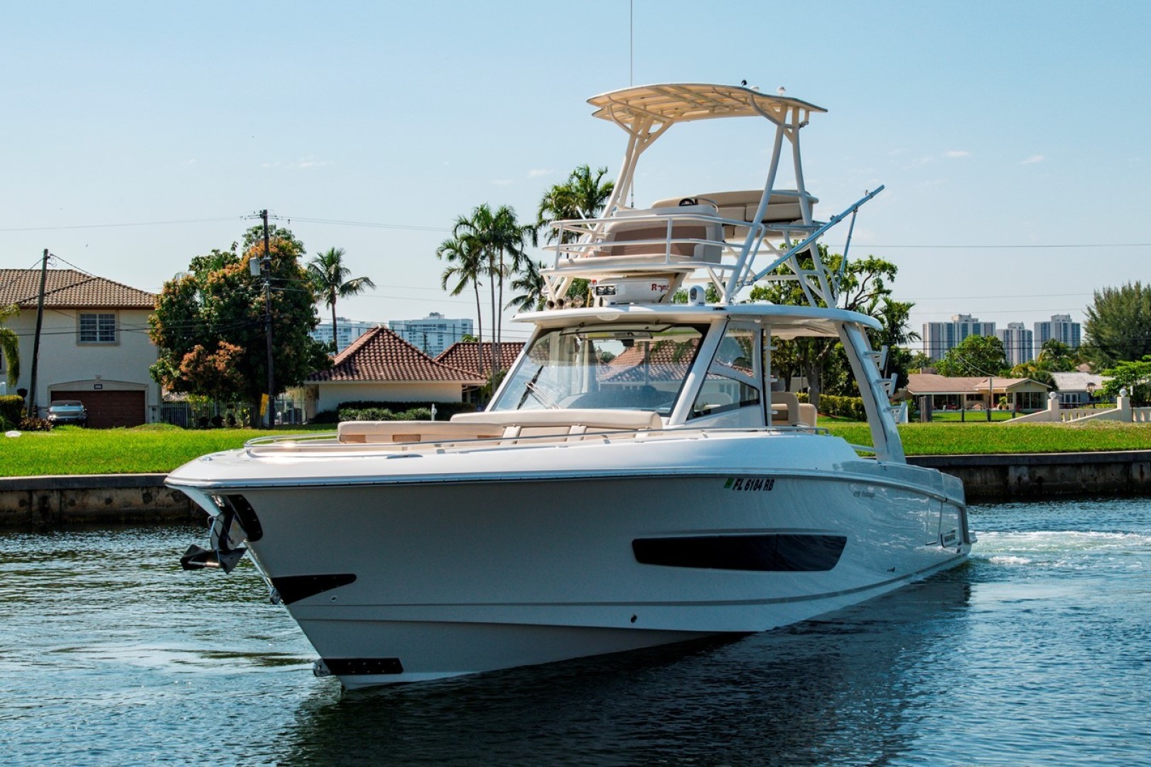 2016 Boston Whaler 420 Outrage - Image 1