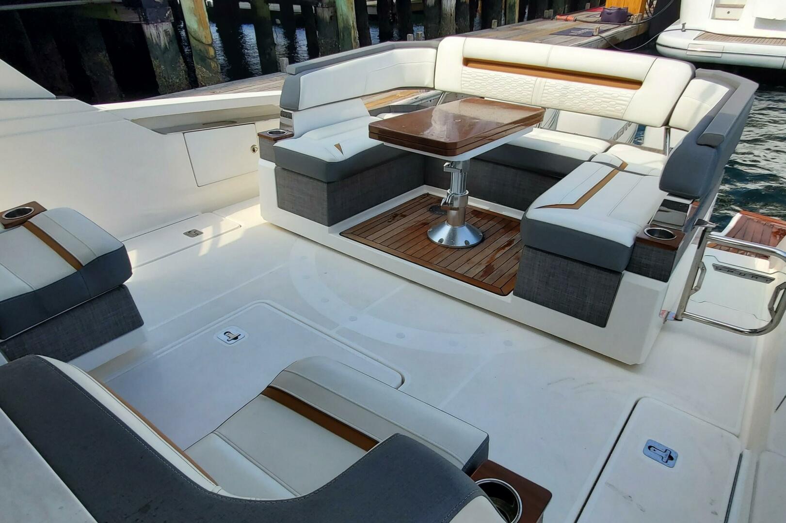 2021 TIARA YACHTS TIARA YACHTS 38 LS Base - Image 5