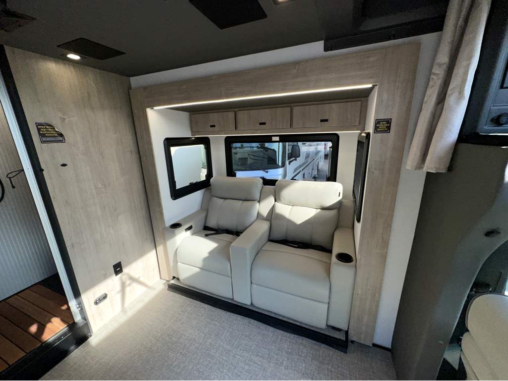 2026 Grand Design Lineage Series M 25TK - Image 13