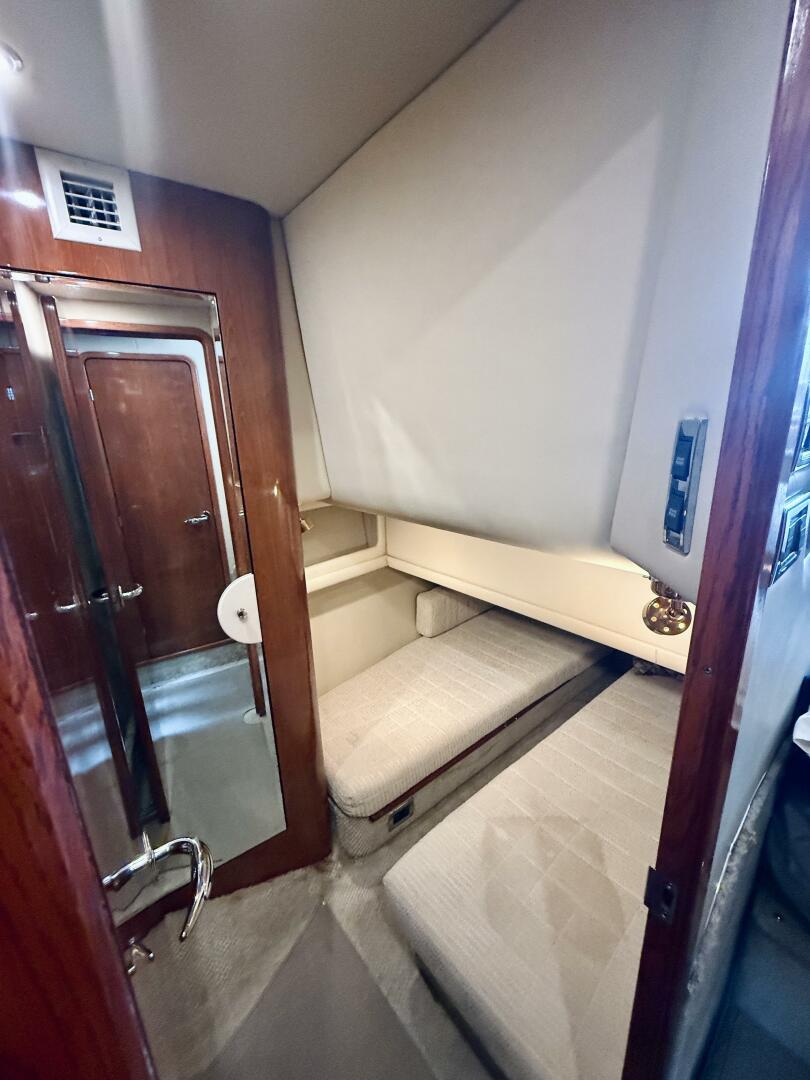 2003 Sea Ray 480 Motor Yacht - Image 35