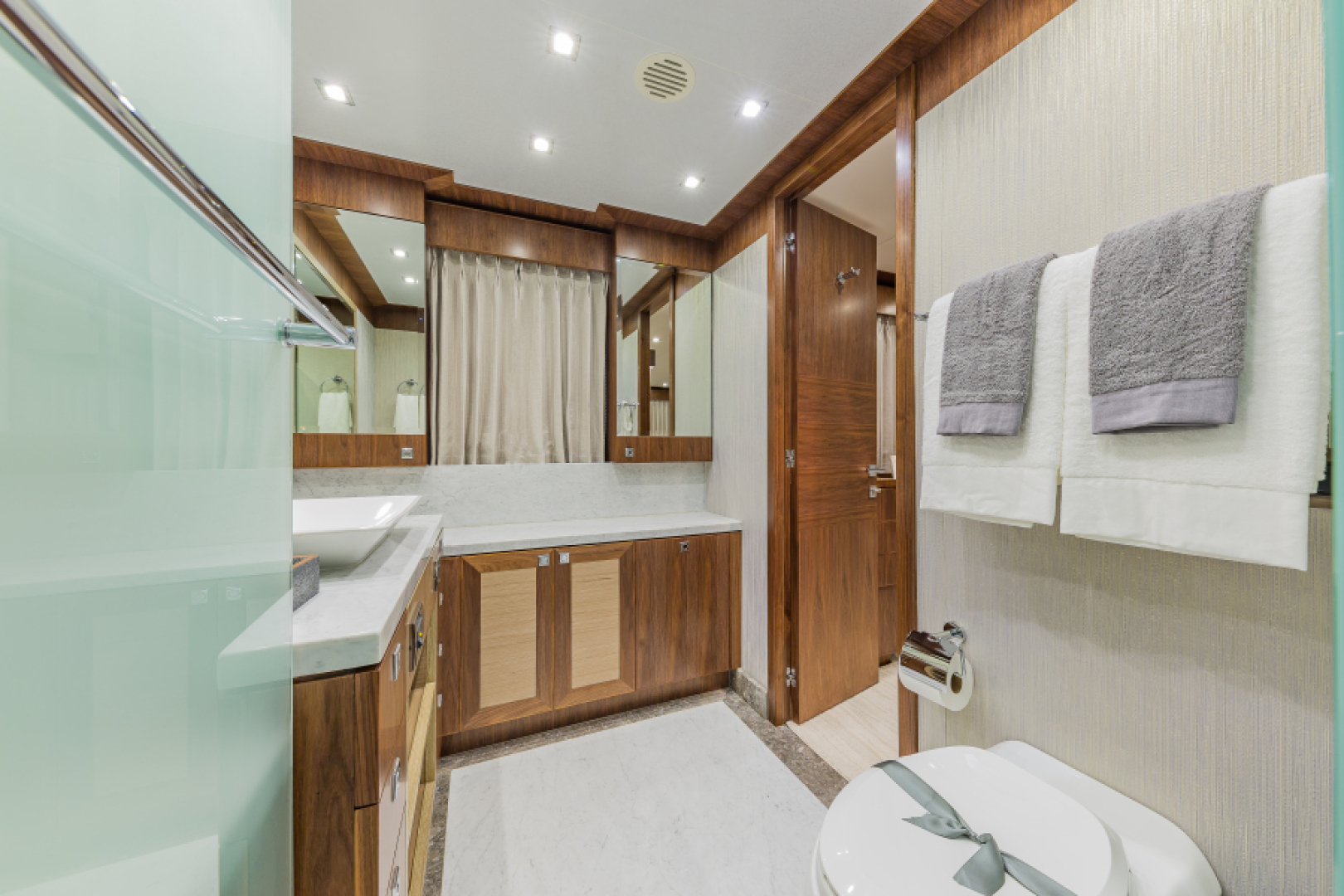 2018 Hargrave Raised Pilothouse - Image 33