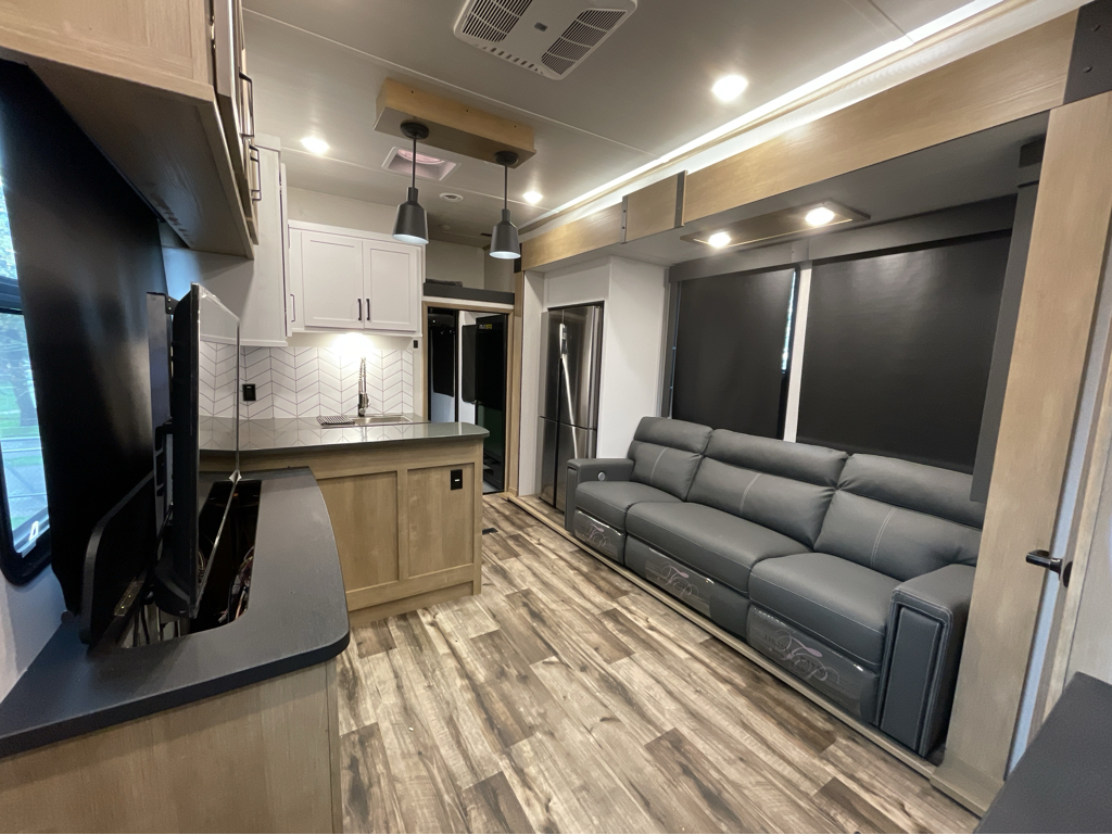 2022 Keystone Raptor 351 - Image 6