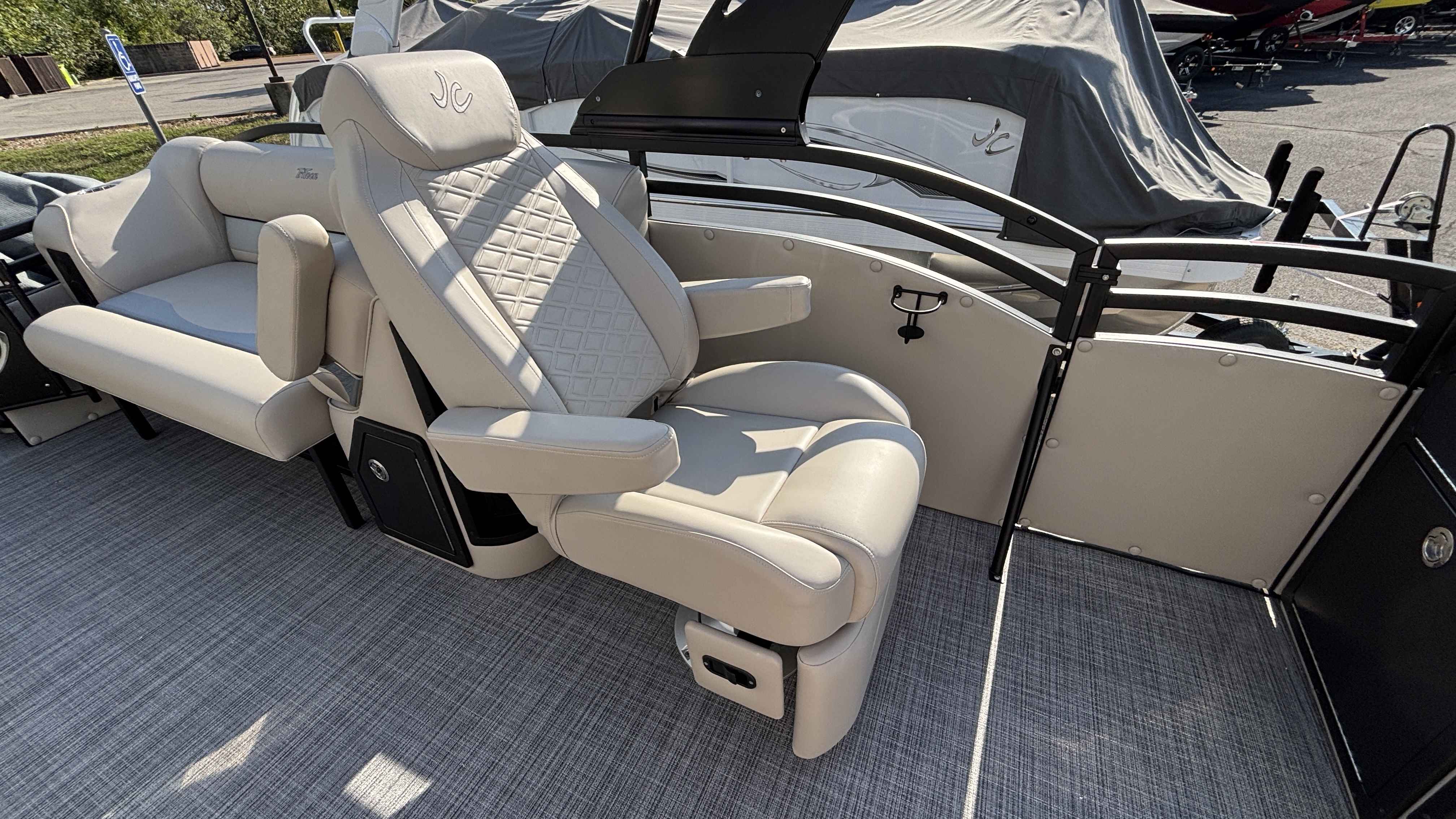 2026 JC Pontoon NepToon 25TT Sport DSL - Image 17