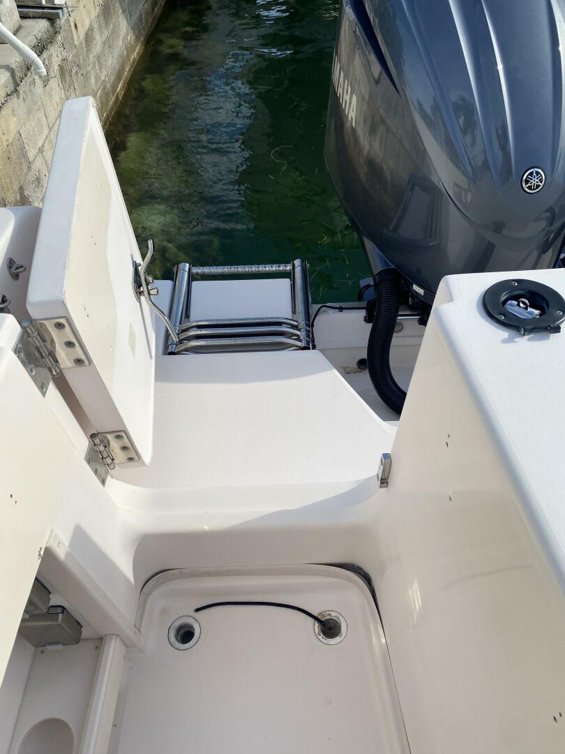 2005 Grady-White Marlin 300 - Image 25
