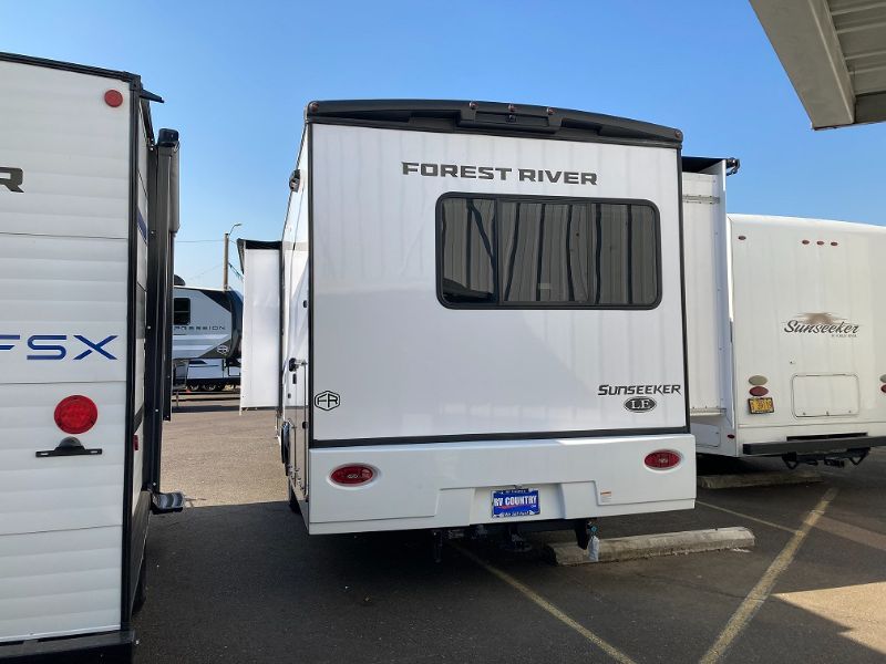 2026 Forest River Sunseeker LE 3250SLEF - Image 3