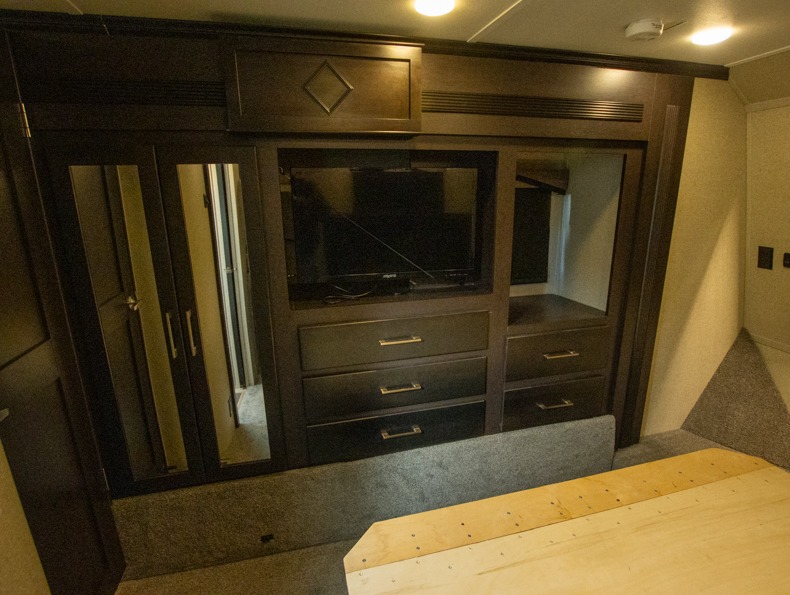 2018 Keystone Raptor 362TS - Image 24