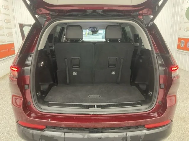 2023 Jeep Grand-Cherokee-L Laredo Altitude 4x4 - Image 23