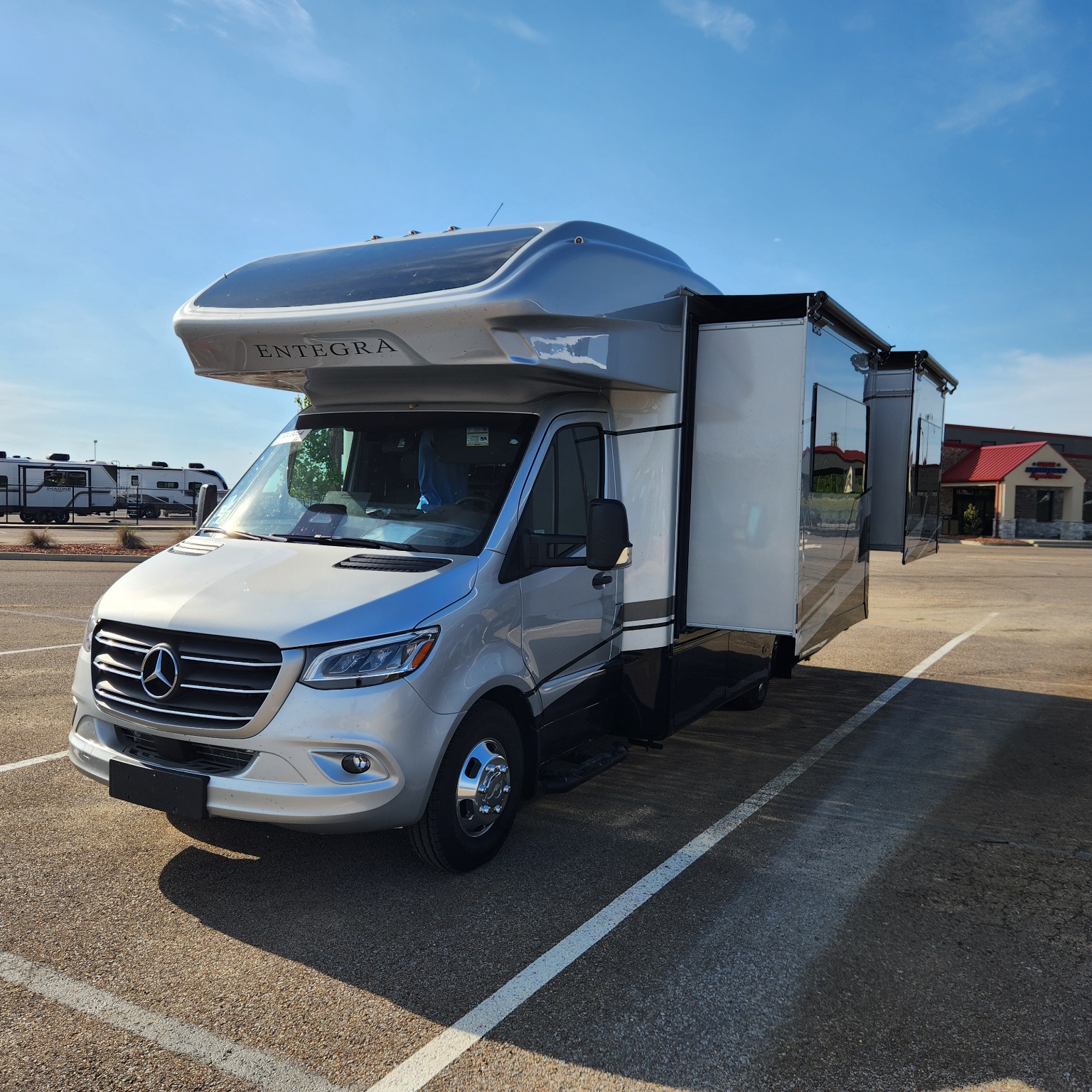 2027 ENTEGRA COACH QWEST 25L - Image 2