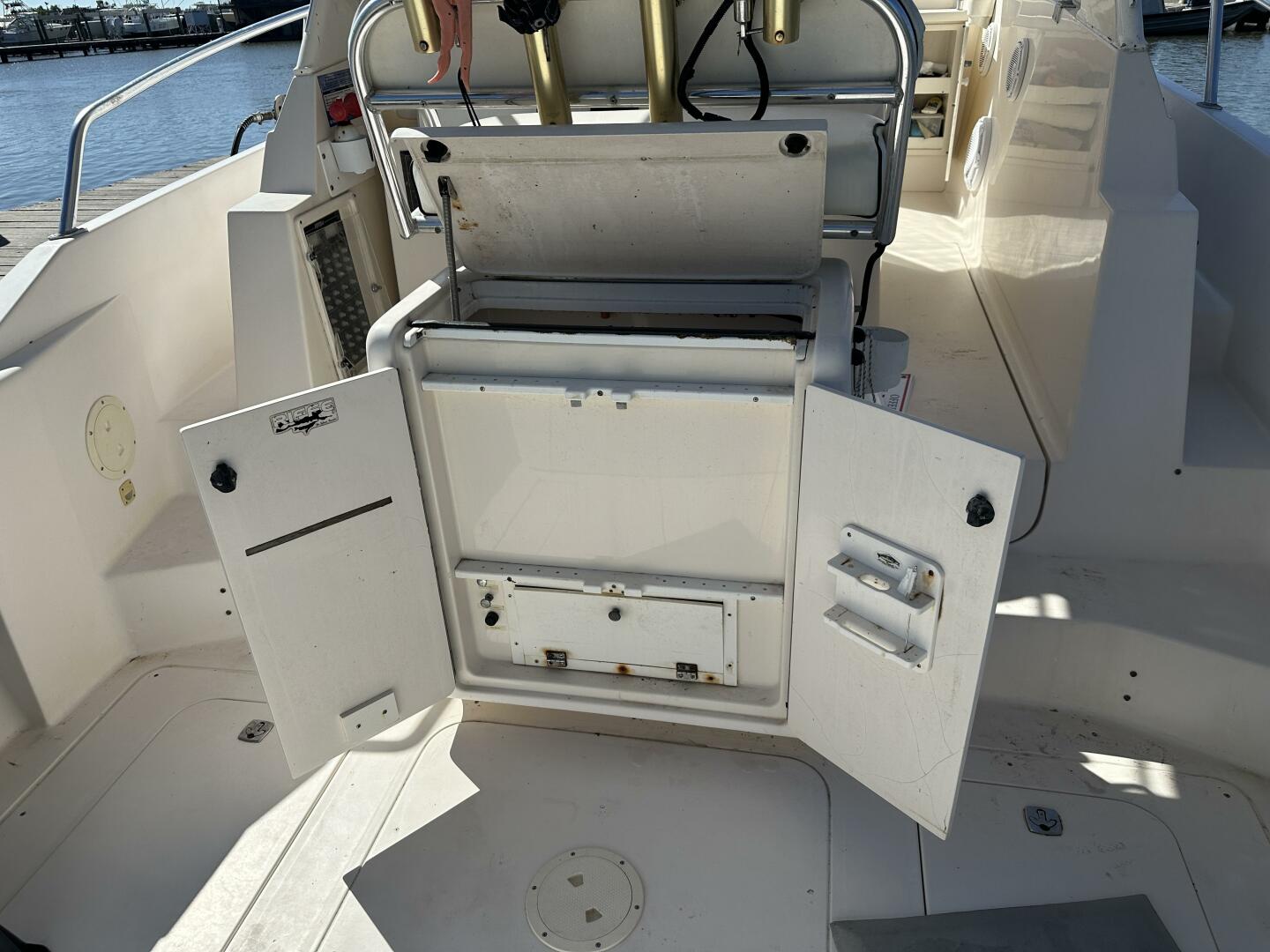 1994 Intrepid 376 Walkaround - Image 108