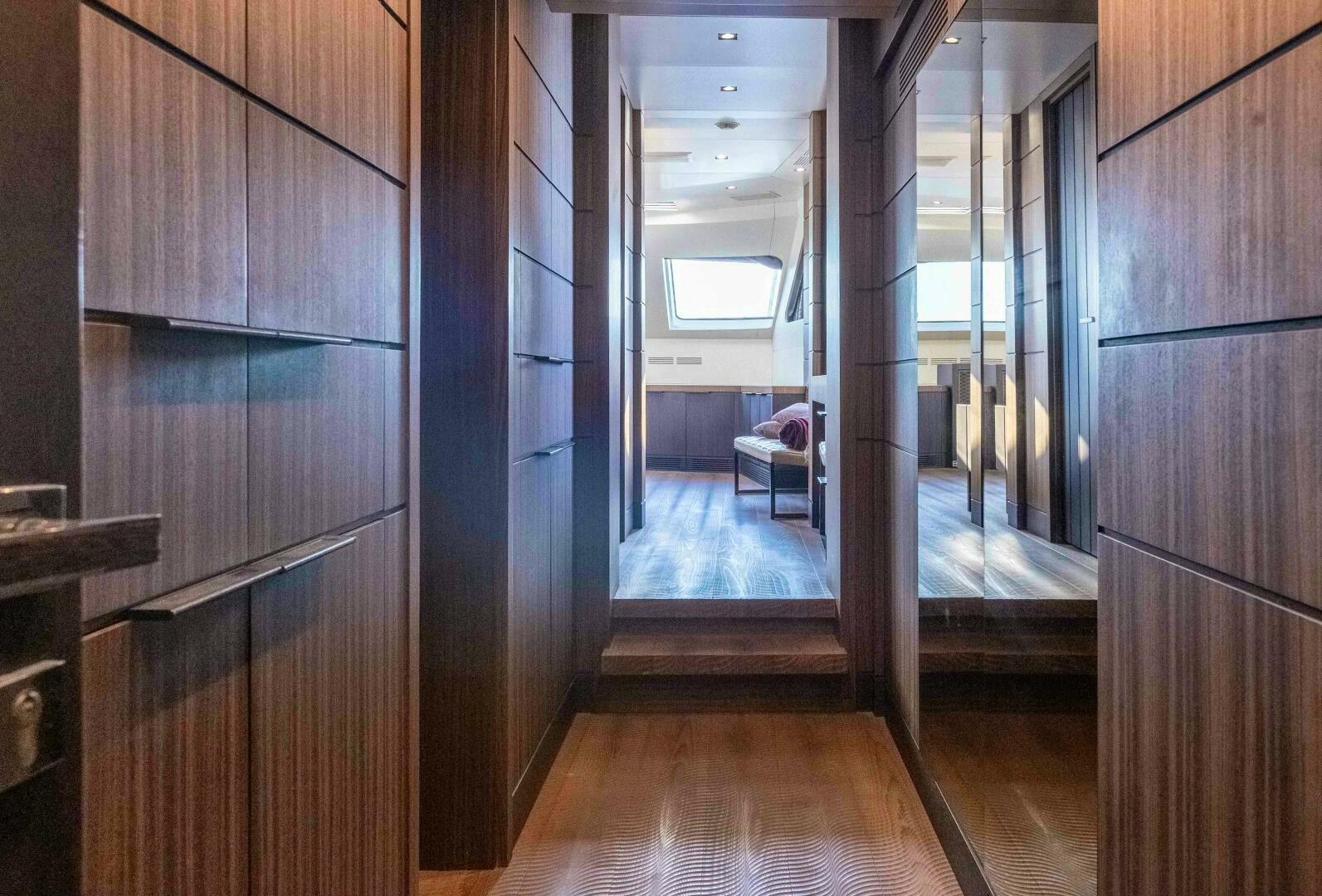 2015 Benetti Benetti Classic 121 - Image 31