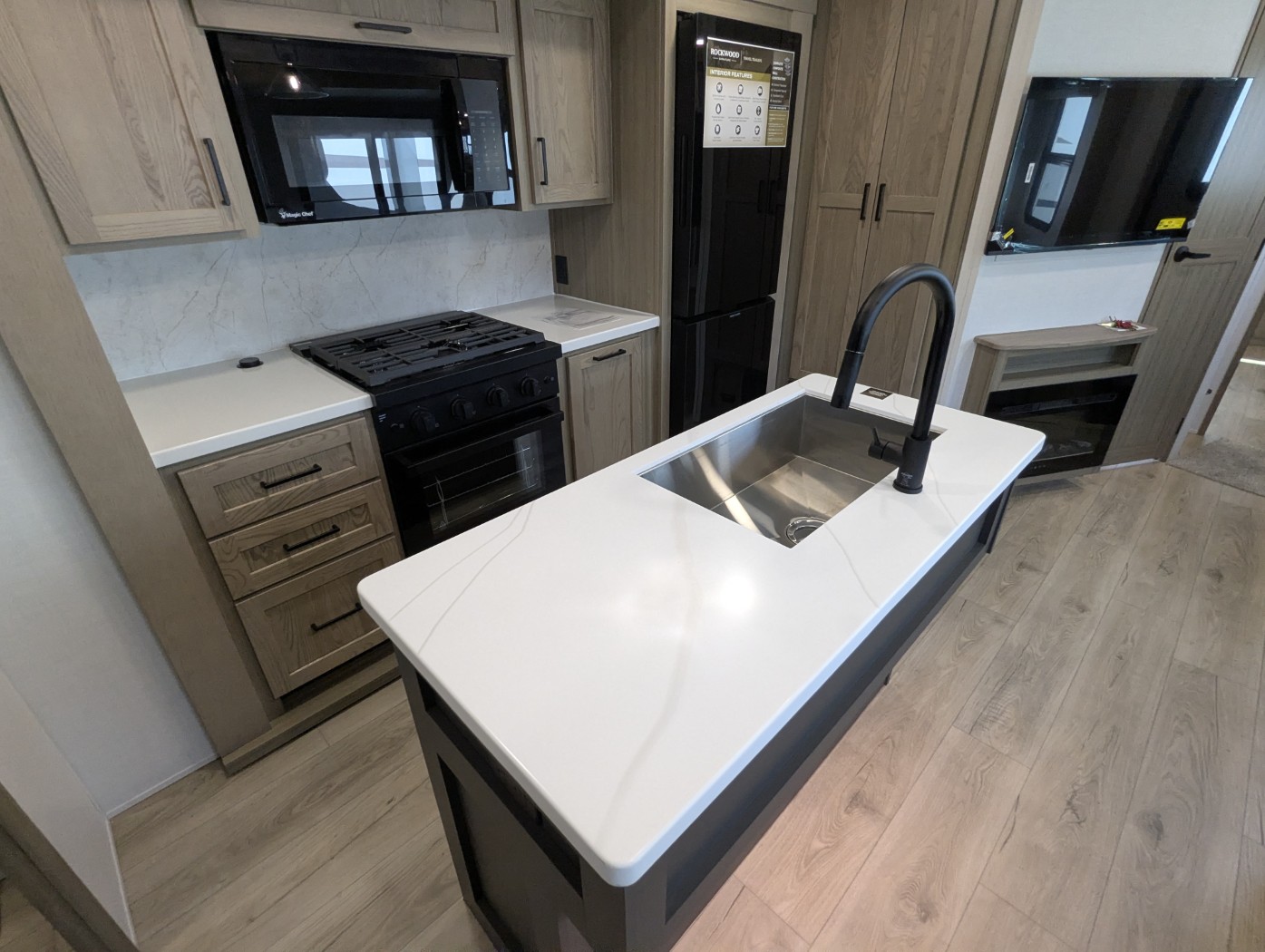 2026 Forest River Rockwood Signature 8336BH - Image 22