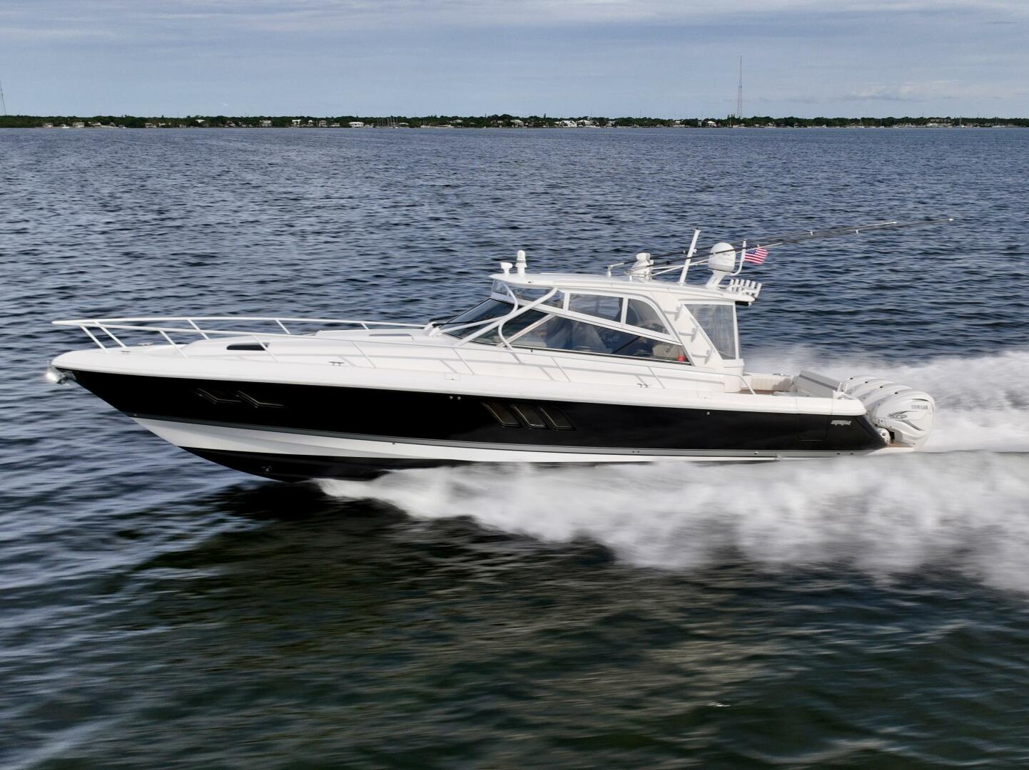 2019 Intrepid 475 Sport Yacht - Image 3