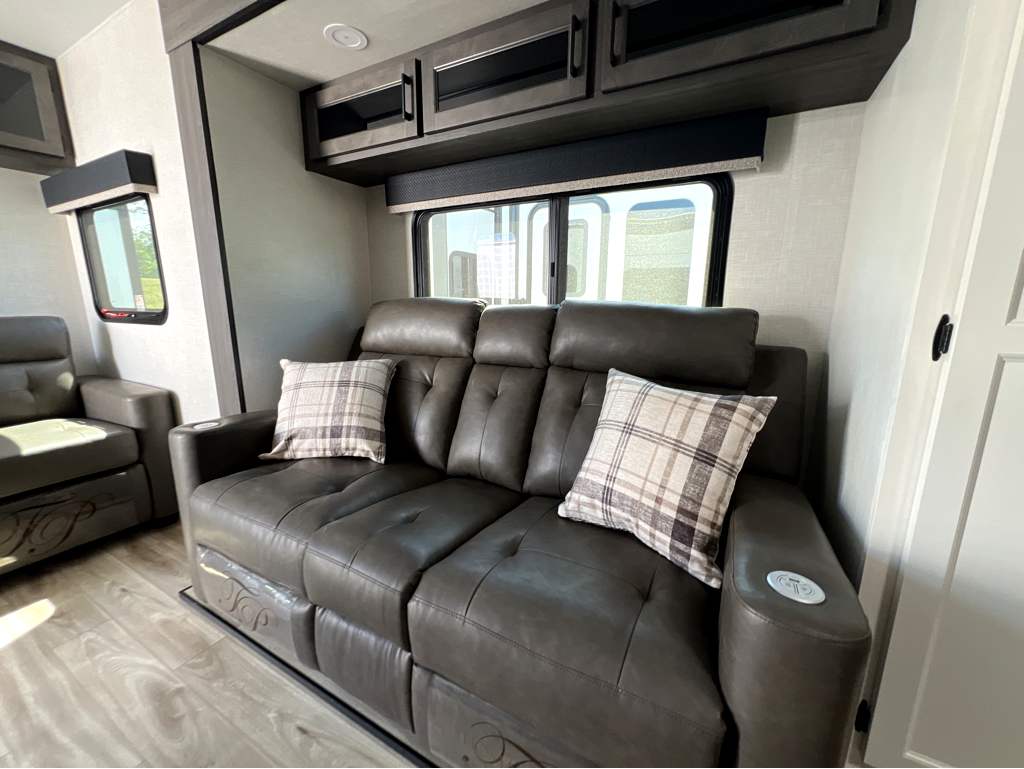 2026 VENTURE RV SPORTTREK 333VFK - Image 7