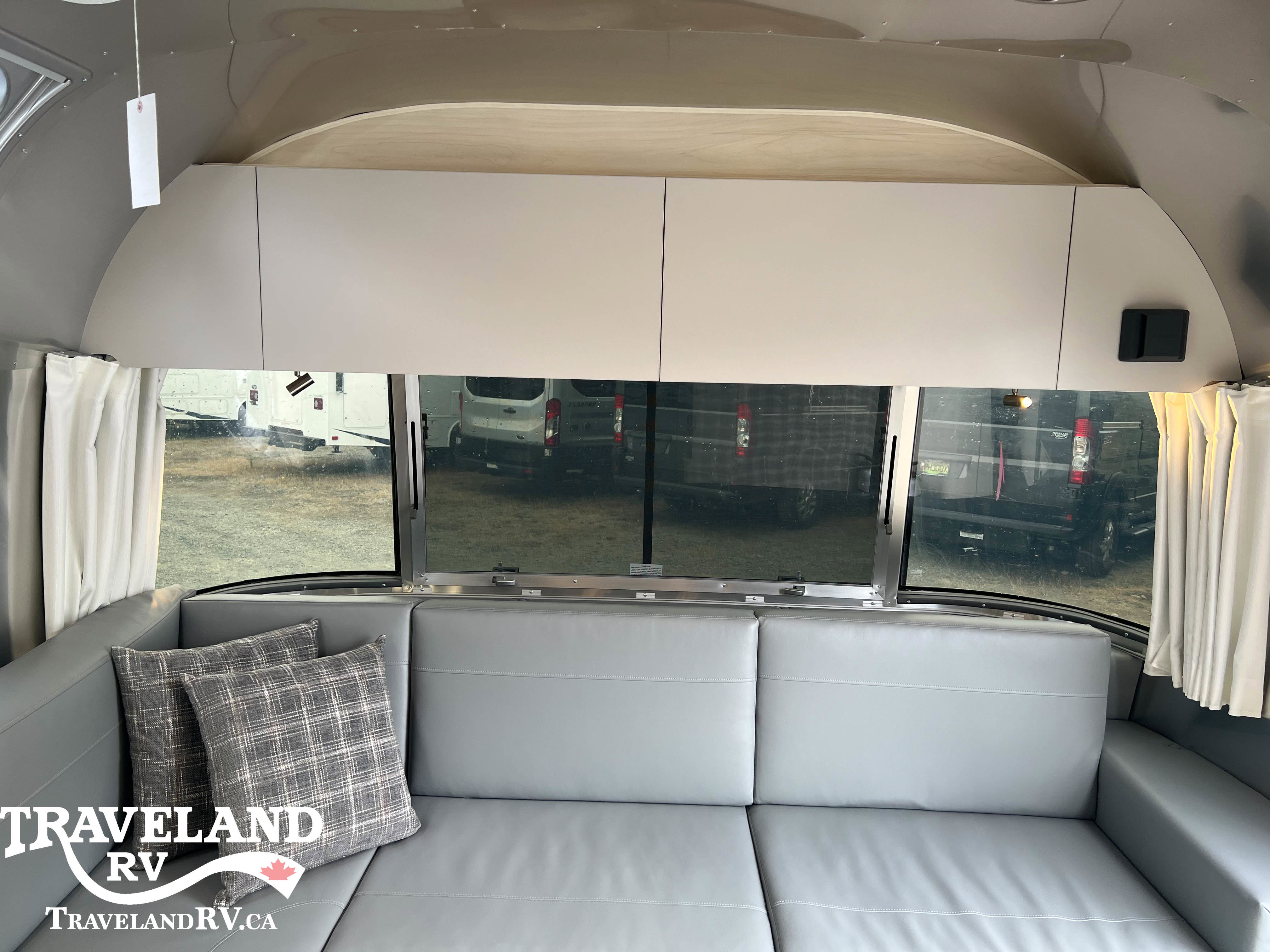 2025 Airstream Flying Cloud 28RB - Image 8