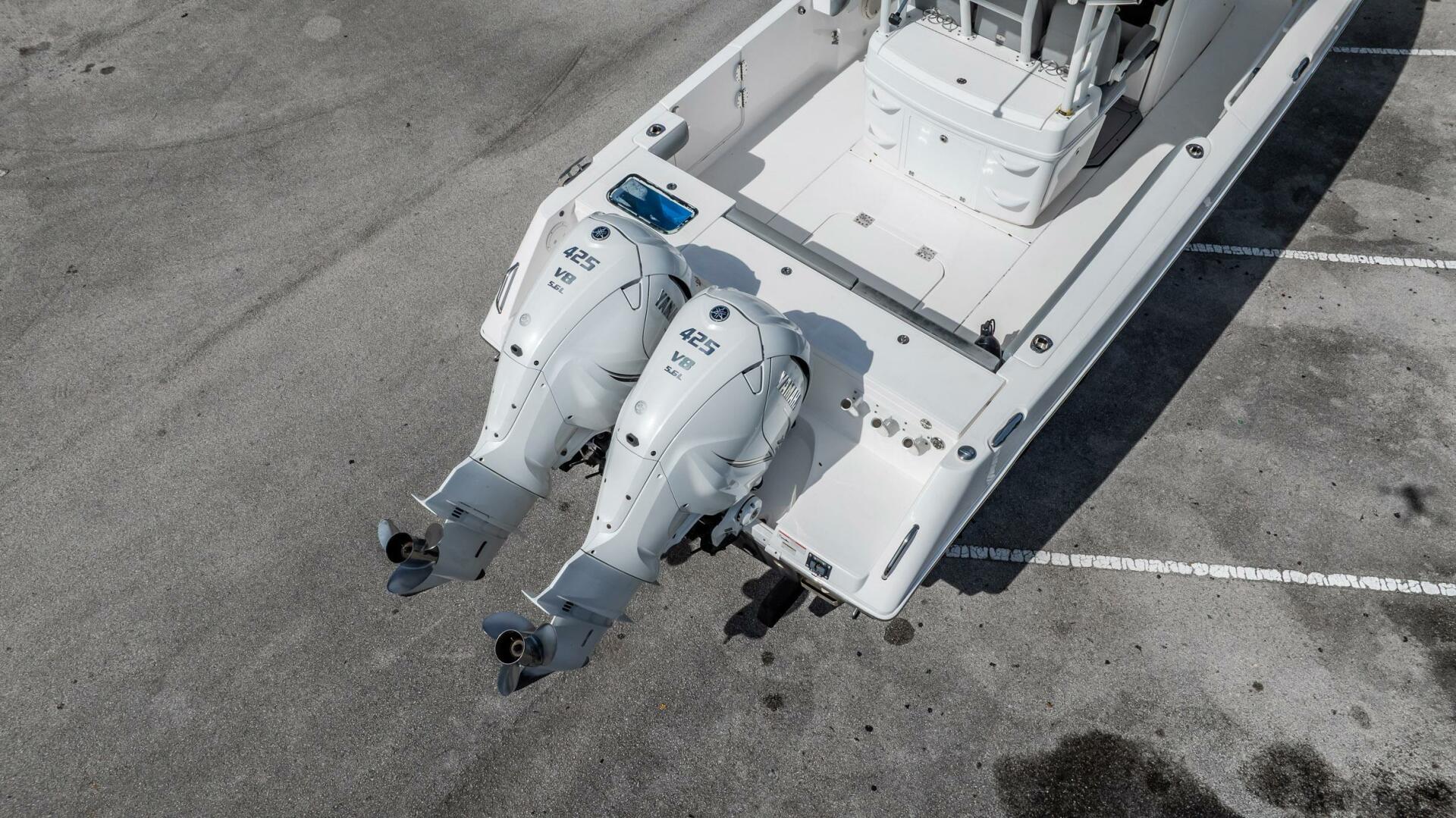 2021 Everglades 335 Center Console - Image 54