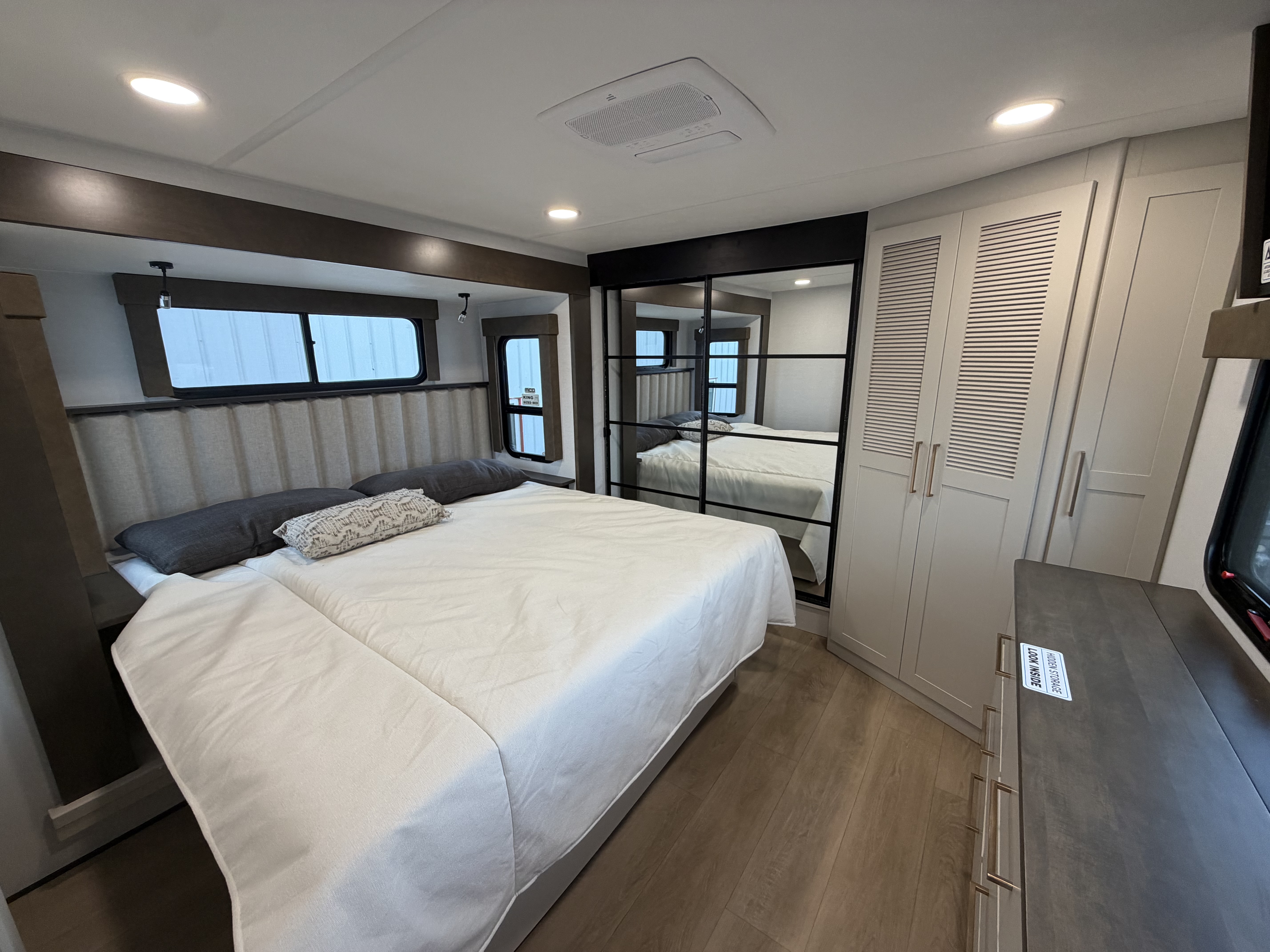 2027 Alliance RV Paradigm 310RL - Image 15