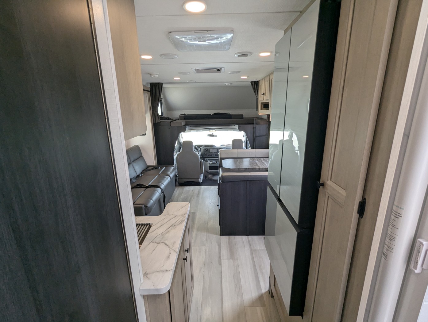 2026 FOREST RIVER SUNSEEKER 2750SLE - Image 31