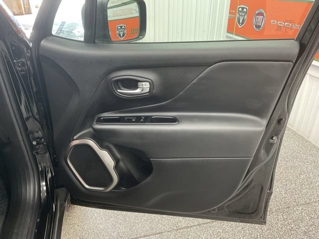 2022 Jeep Renegade Utility 4D Latitude 4WD - Image 30