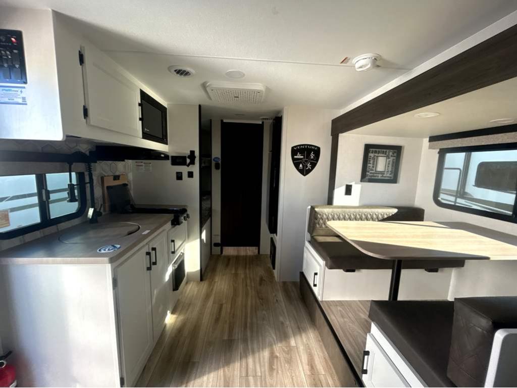 2026 VENTURE RV SPORTTREK STINGER 222VUD - Image 35