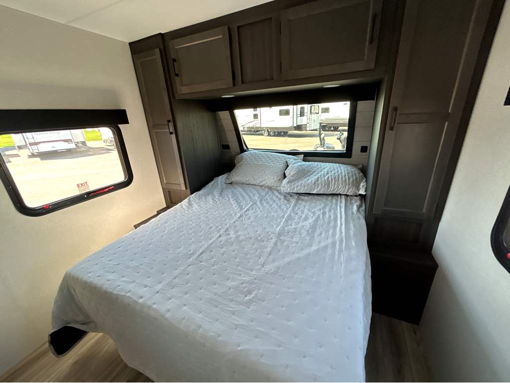 2026 VENTURE RV SPORTTREK 312VIK - Image 17