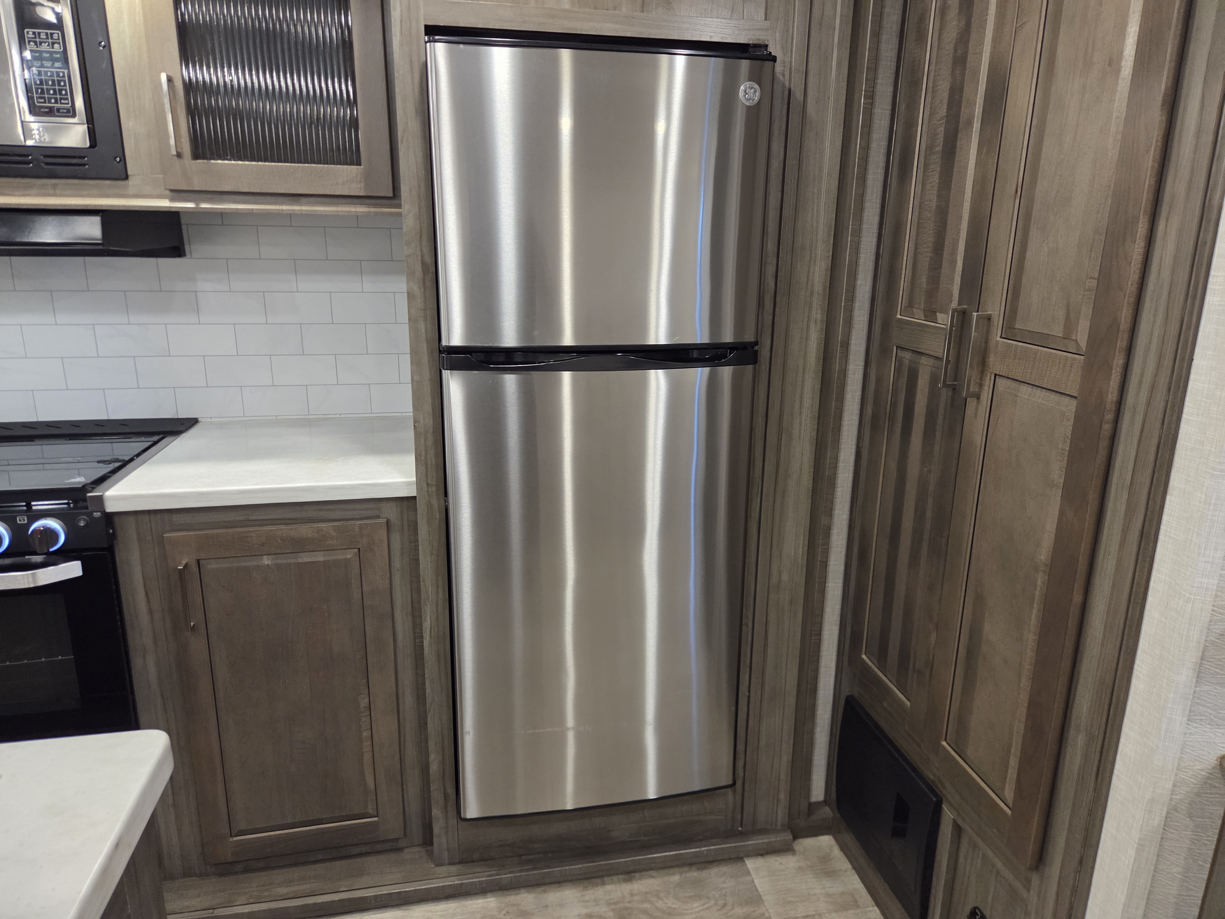 2022 Forest River Rockwood Signature Ultra Lite 8336BH - Image 10