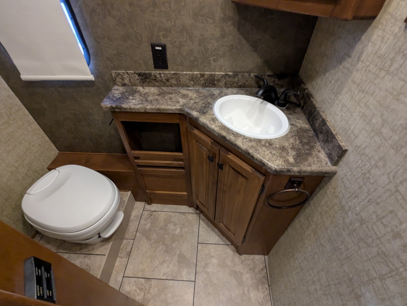 2014 Tiffin Allegro 36 LA - Image 24