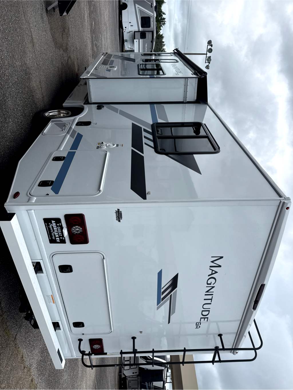 2027 THOR MOTOR COACH MAGNITUDE GA28 - Image 3