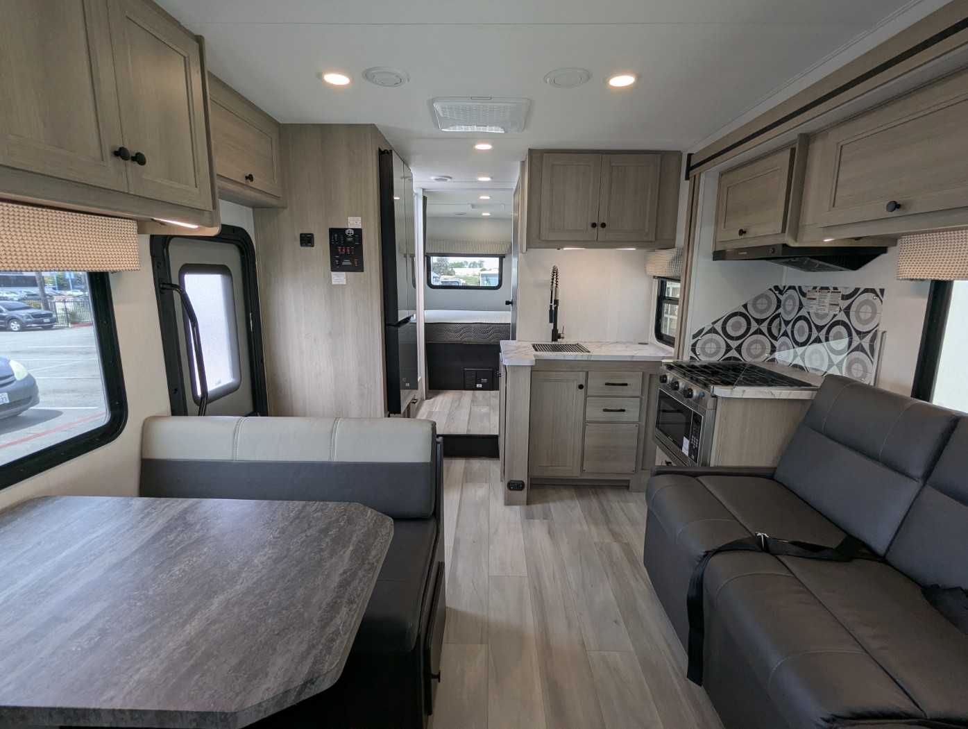 2026 FOREST RIVER SUNSEEKER 2750SLE - Image 15
