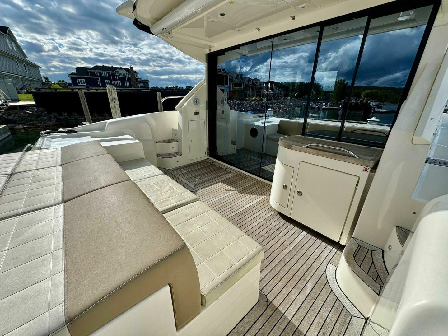 2016 Absolute 45 Sport Yacht - Image 3