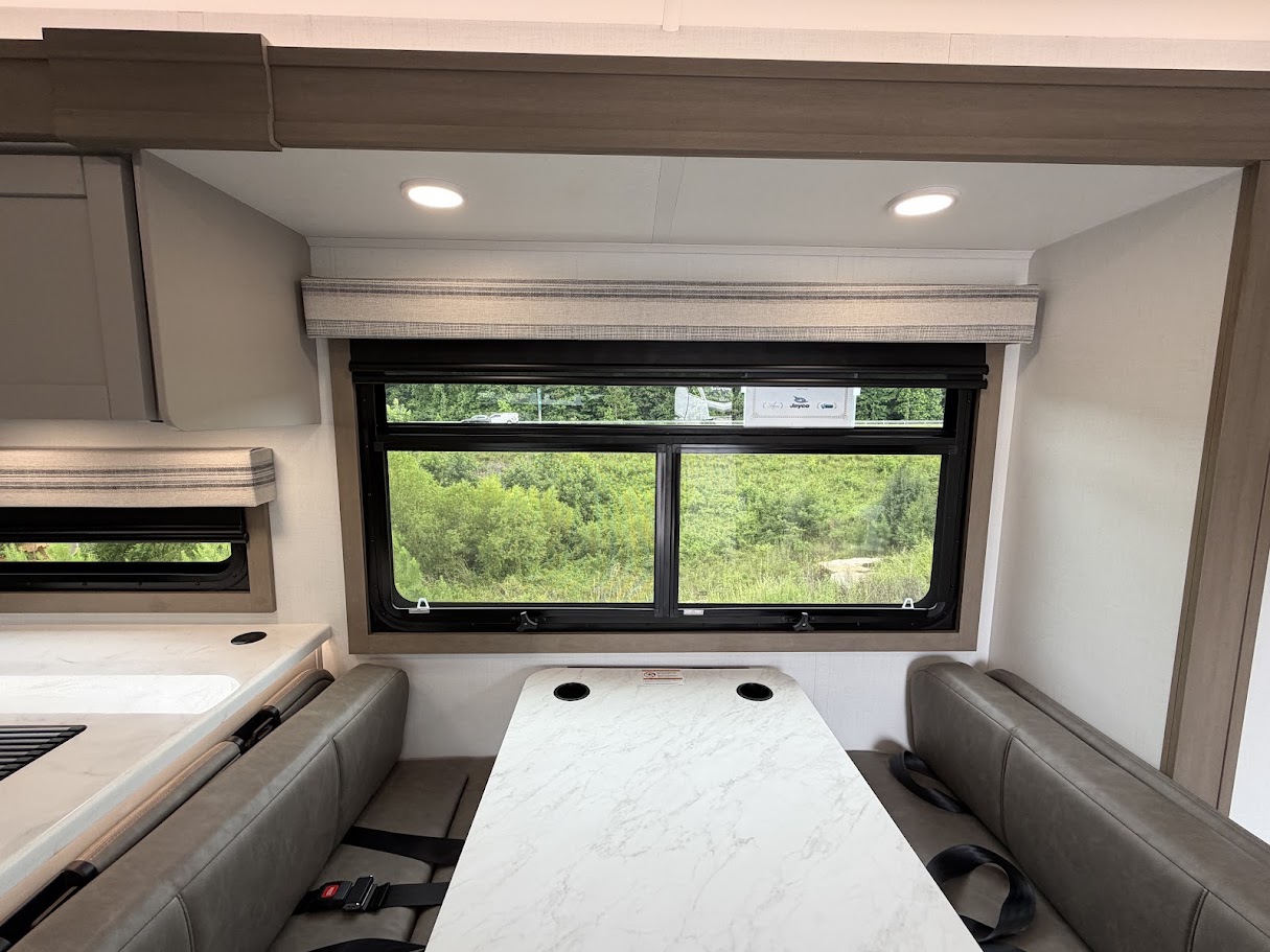 2027 JAYCO GREYHAWK XL 32U - Image 21