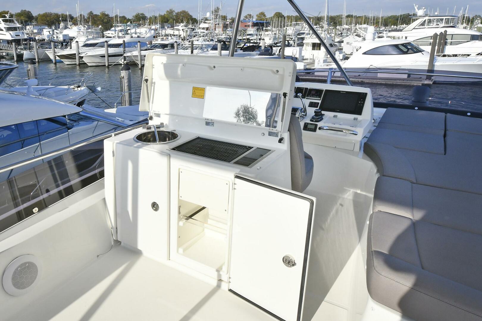 2018 Prestige 560 Fly - Image 8