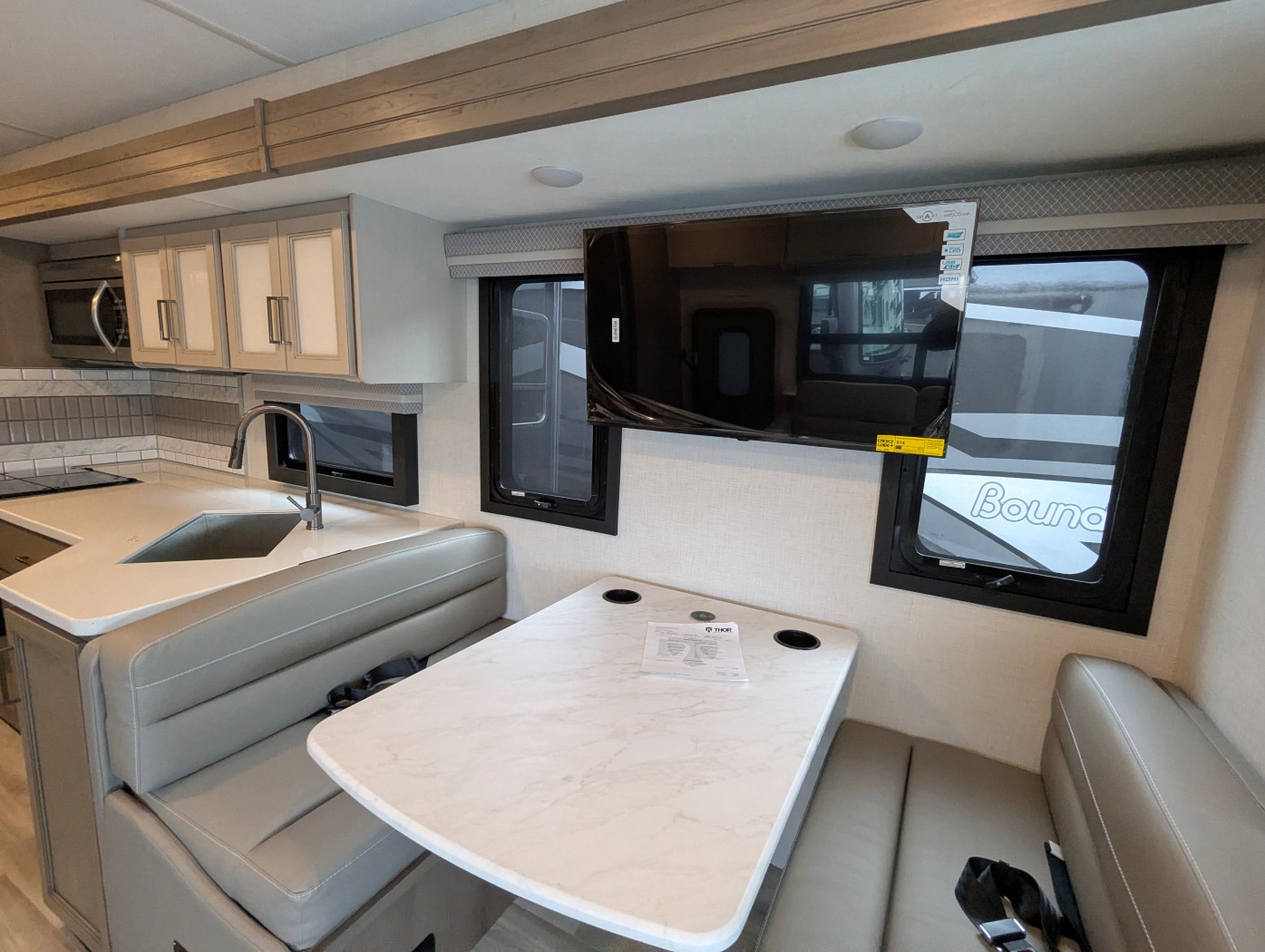 2026 Thor Motor Coach Windsport 35J - Image 15