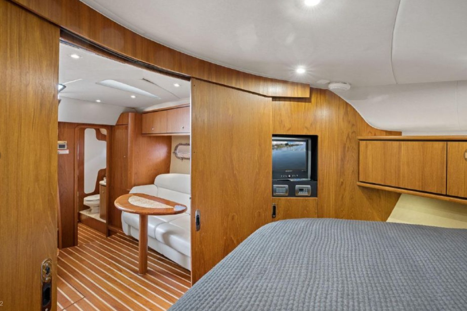 2008 Tiara Yachts 3900 Sovran - Image 23