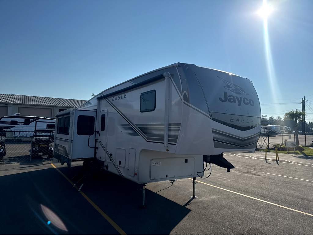 2027 JAYCO EAGLE 29RLC - Image 2