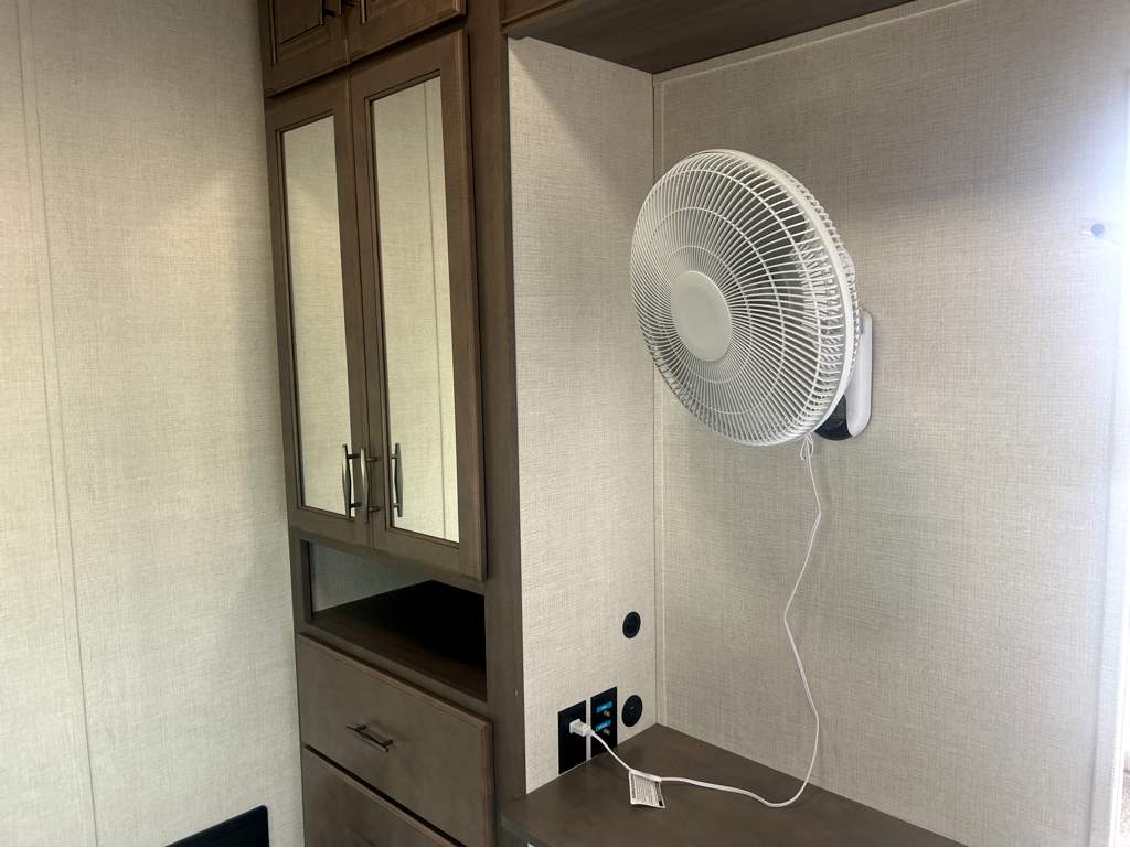 2023 GRAND DESIGN SOLITUDE 378MBS - Image 16
