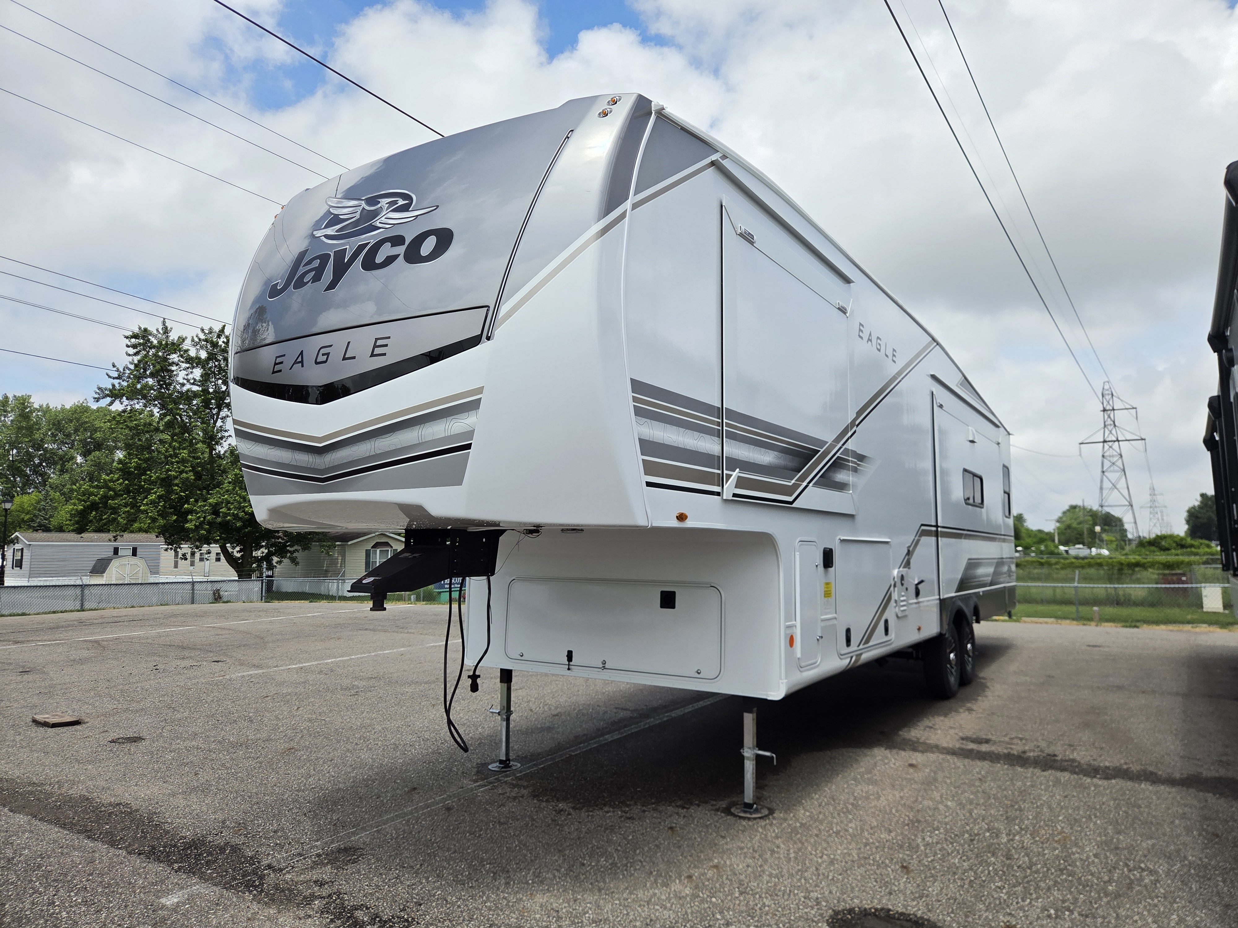 2027 Jayco Eagle 321RSTS - Image 4