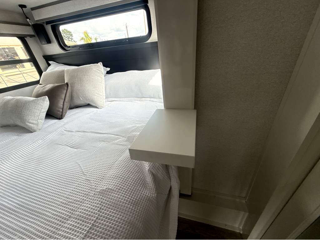 2027 JAYCO PINNACLE 32RLTS - Image 24