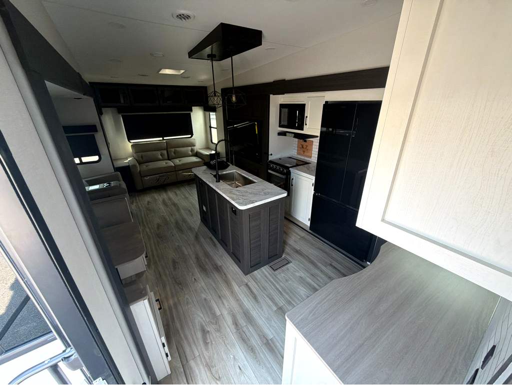 2027 VENTURE RV SPORTTREK 303VIK - Image 33