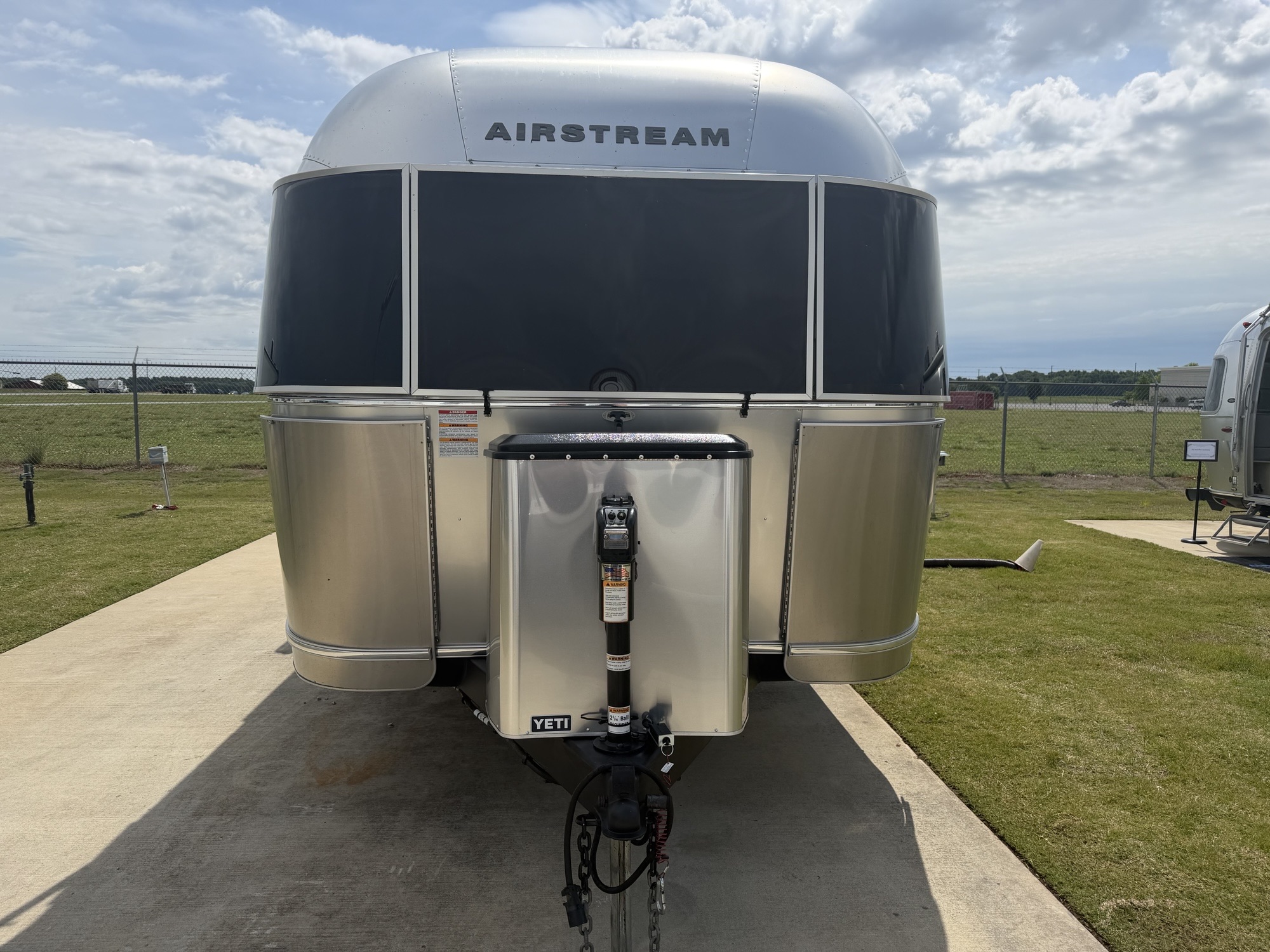 2024 AIRSTREAM FLYING CLOUD 23FB - Image 2