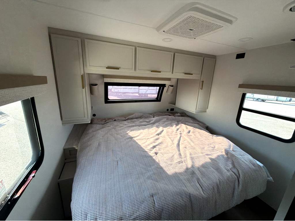 2027 VENTURE RV STRATUS 261VRB - Image 21