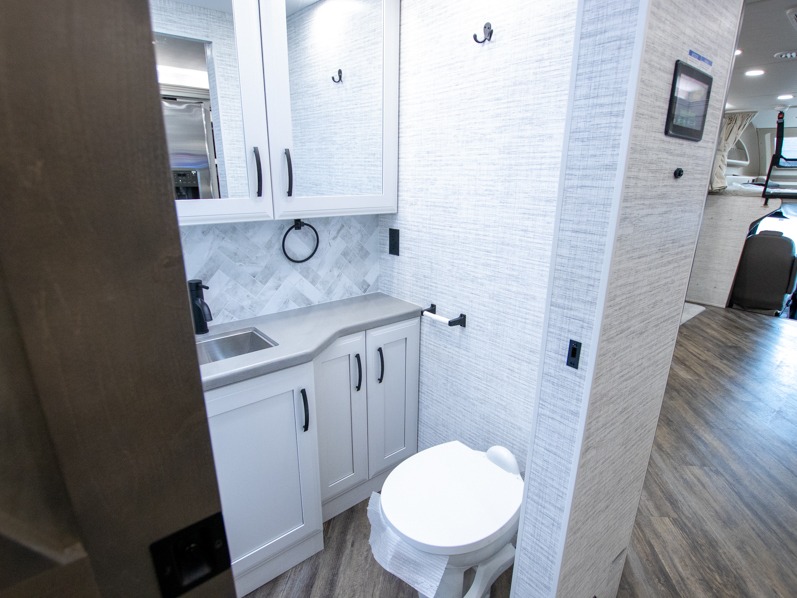 2025 Jayco Seneca 37M - Image 15