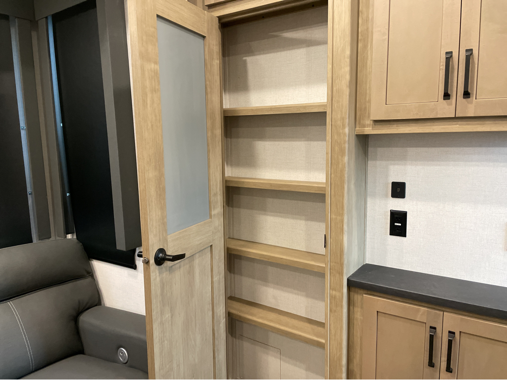 2022 Keystone Raptor 351 - Image 17